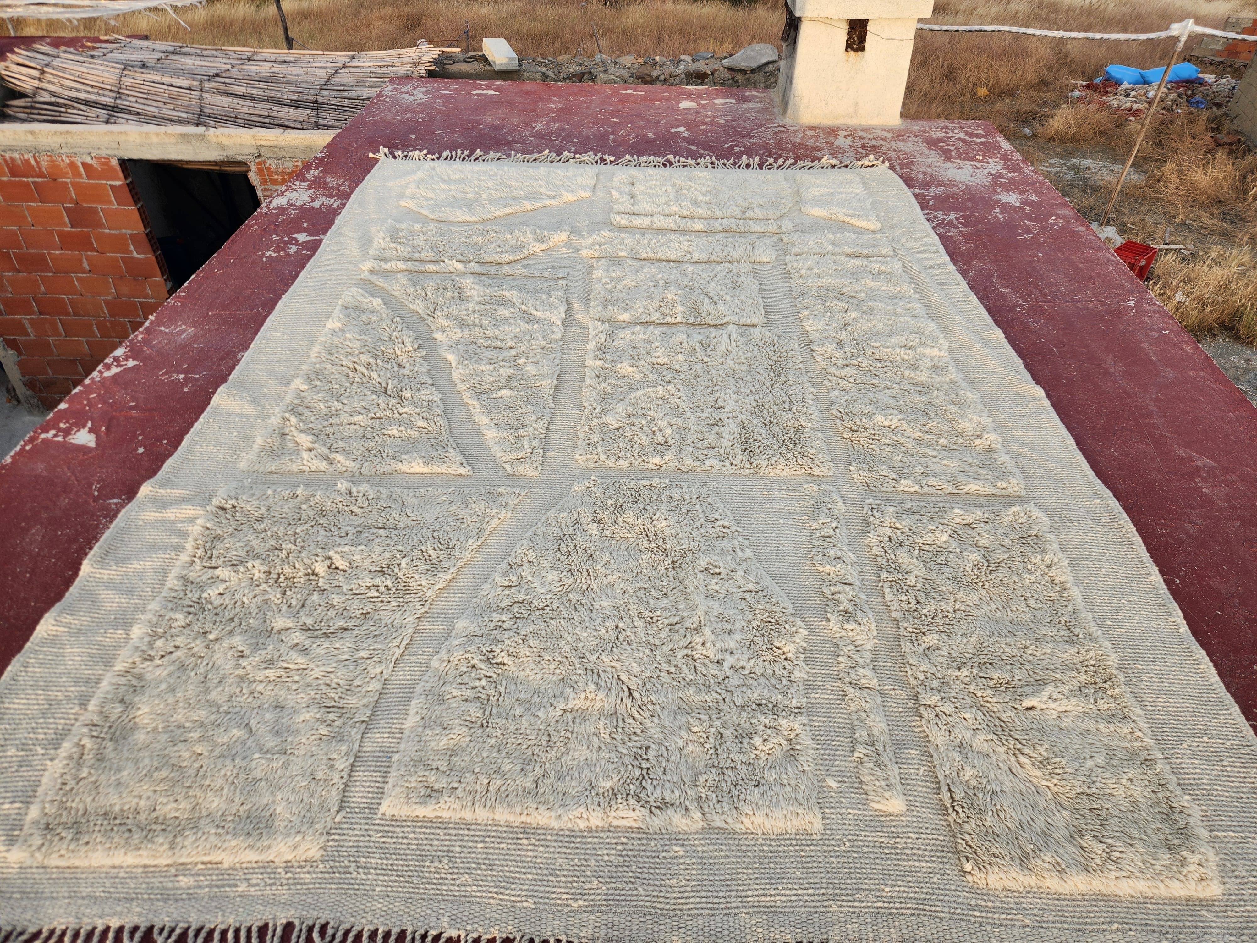 Very large Beni Ouarain rug 350x250 cm in natural wool – Berber rug