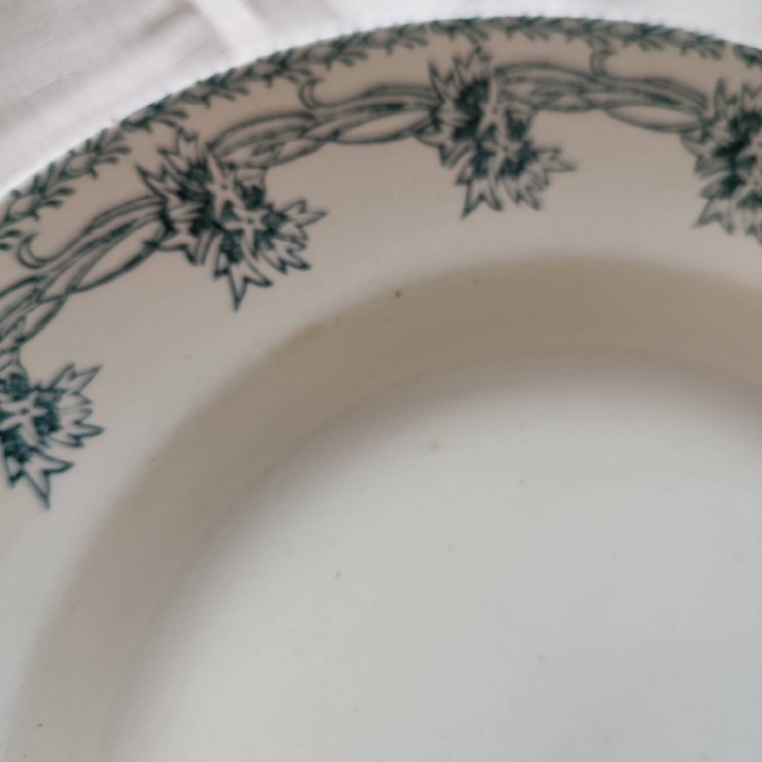 Set of 6 iron earth flat plates St Amand 4006