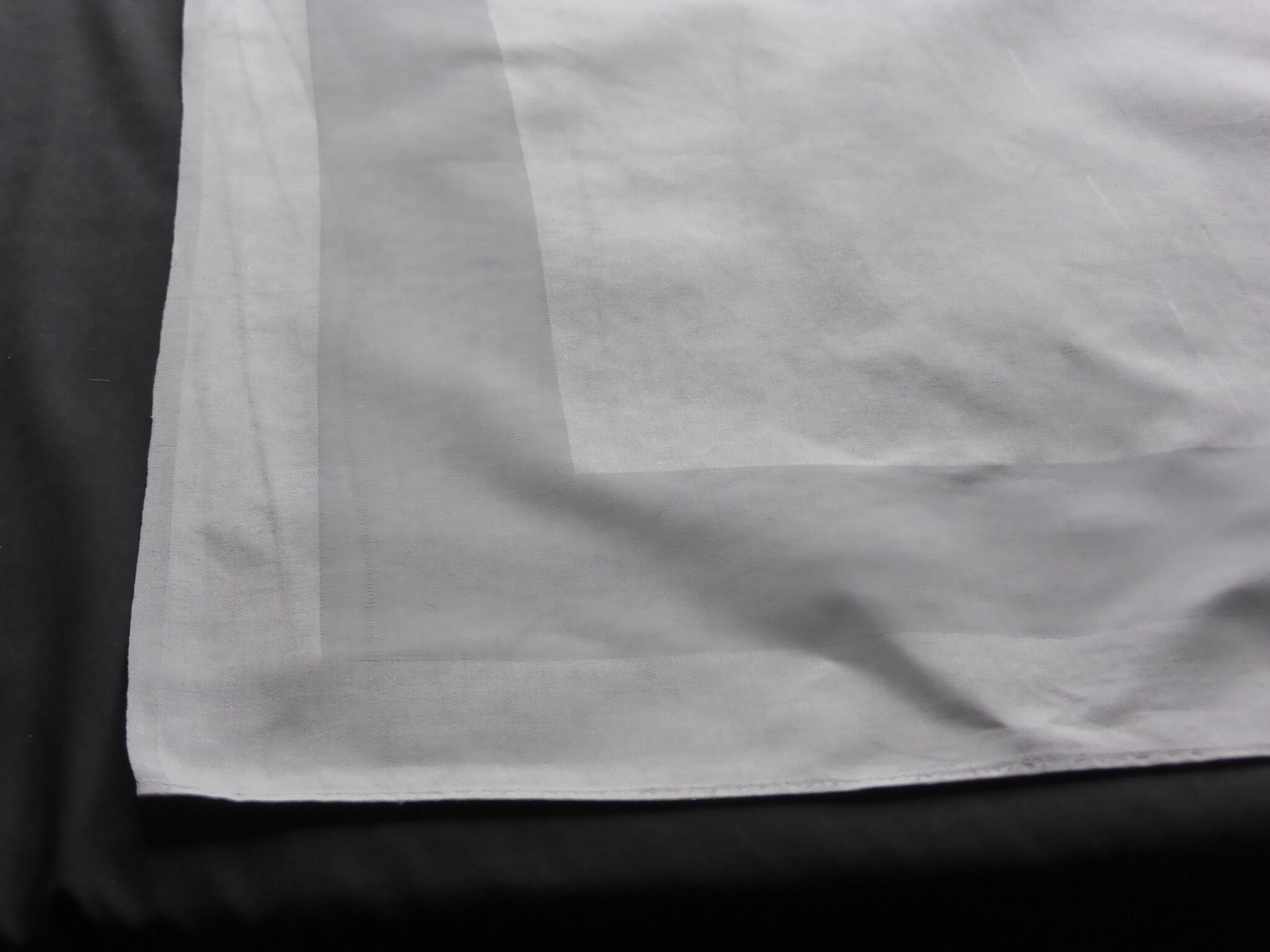 12 white damask towels with new geometric decoration-Serviettes