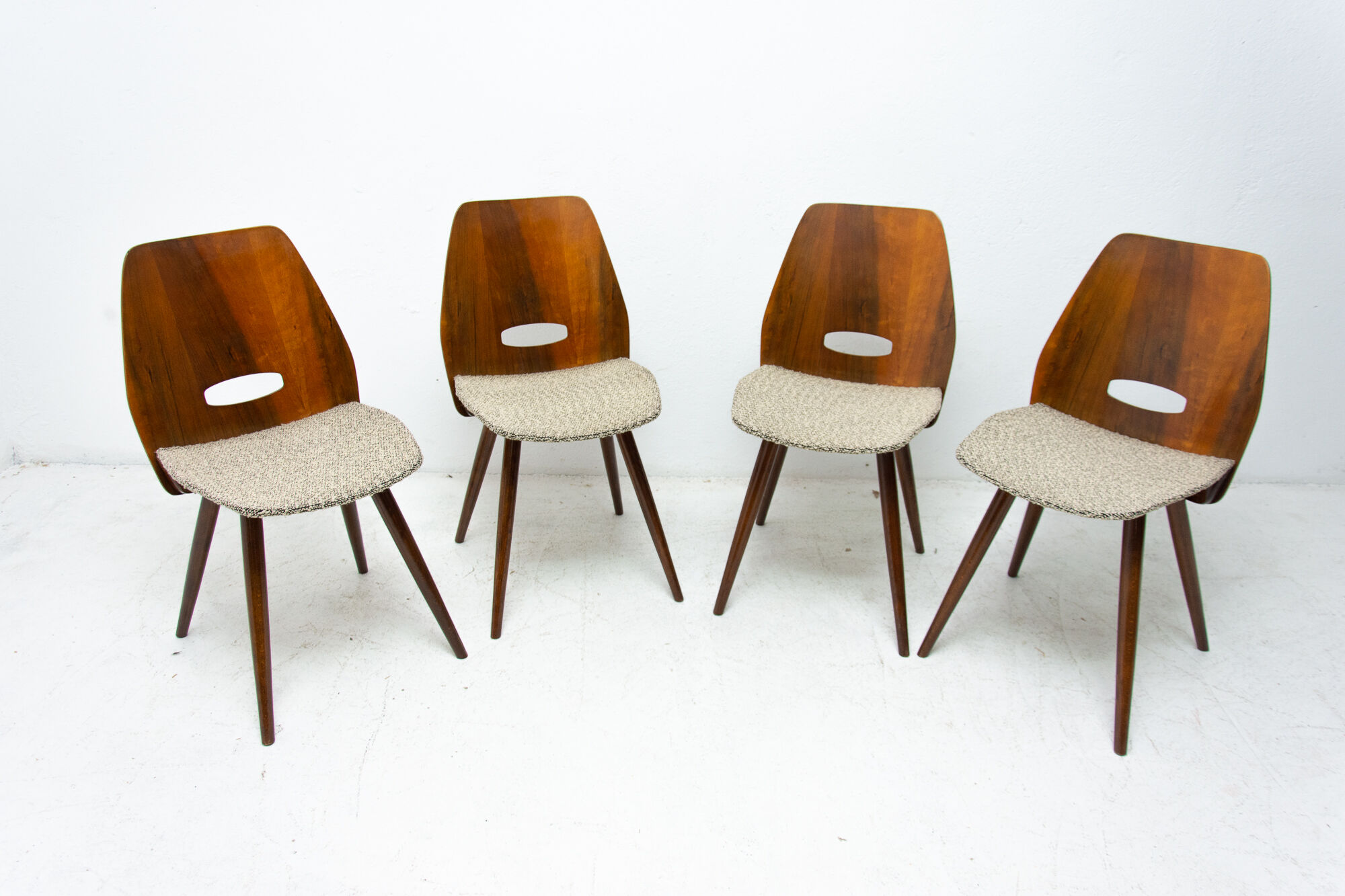 Lot de 4 chaises conçues par Frantisek Jirák pour Tatra Pravenec