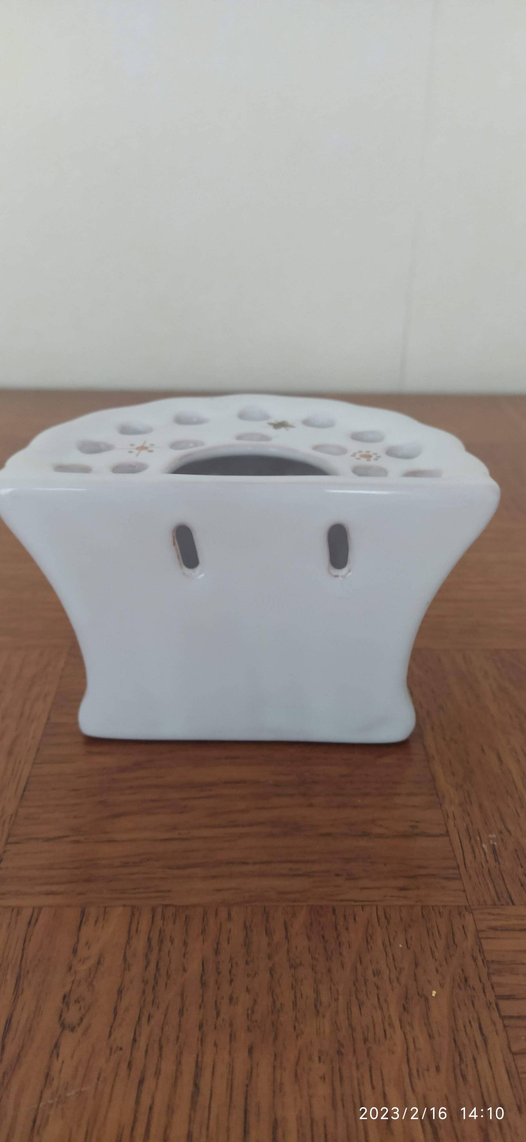 Bouquetiere or flower stick