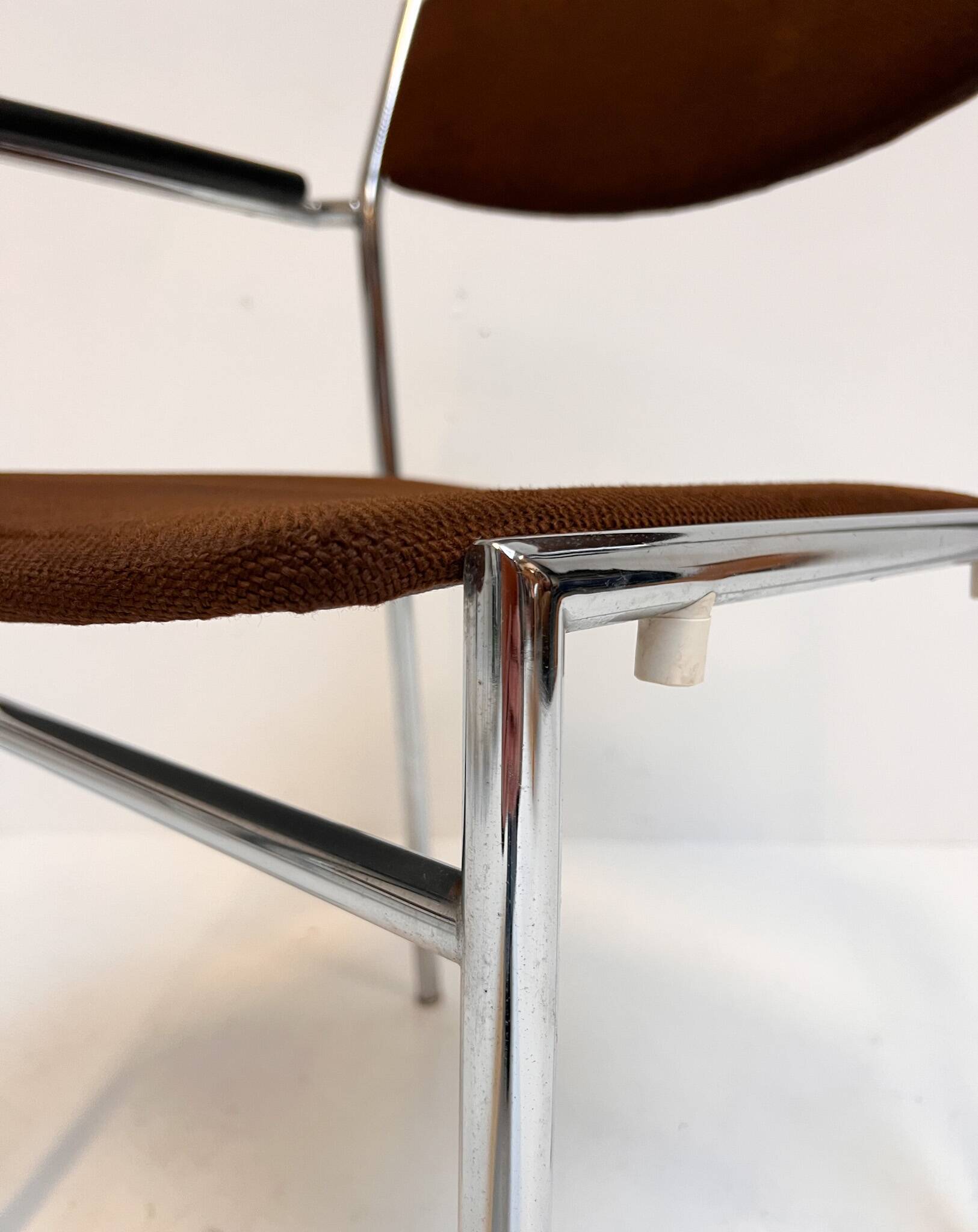 Set of 6 stackable chairs in rust colour by Gijs van der Sluis, 1970s.