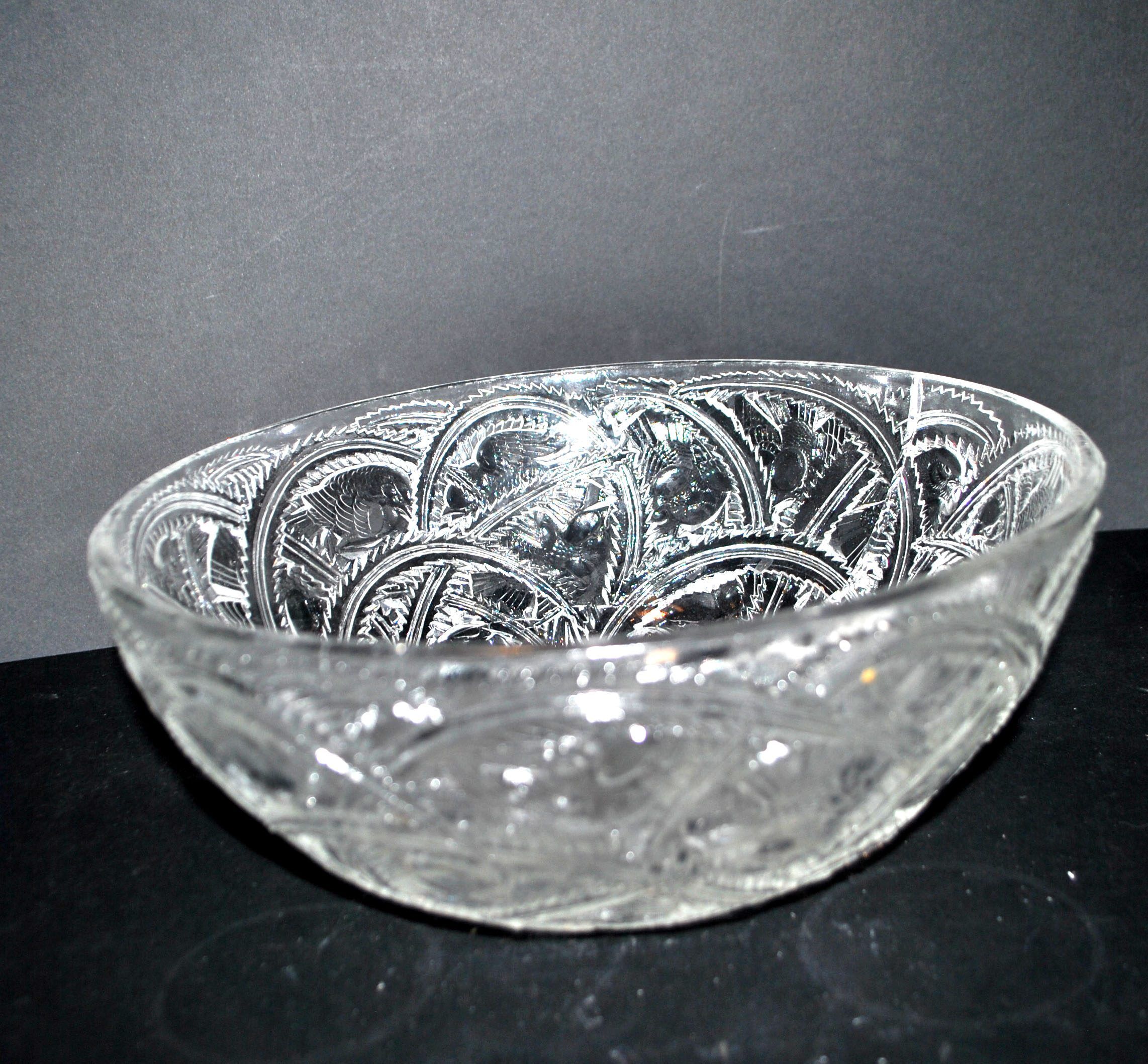 René Lalique art deco bowl with a frieze of birds, Pinsons model, 1933 – crack
