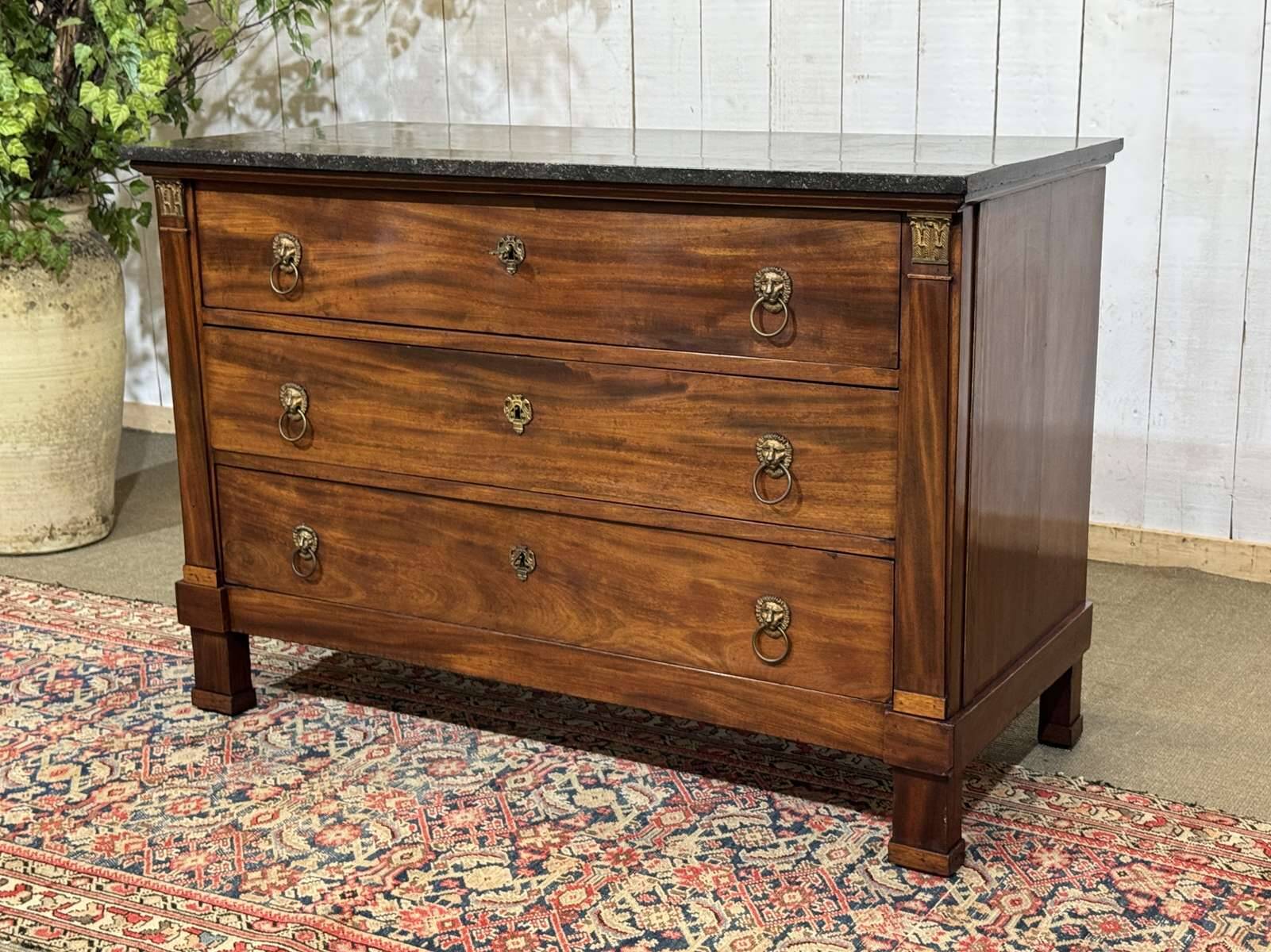 Commode Empire en acajou et dessus marbre XIXème