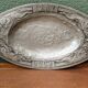 Plat en étain repoussé, art déco