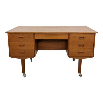 Scandinavian desk on wheels - 482