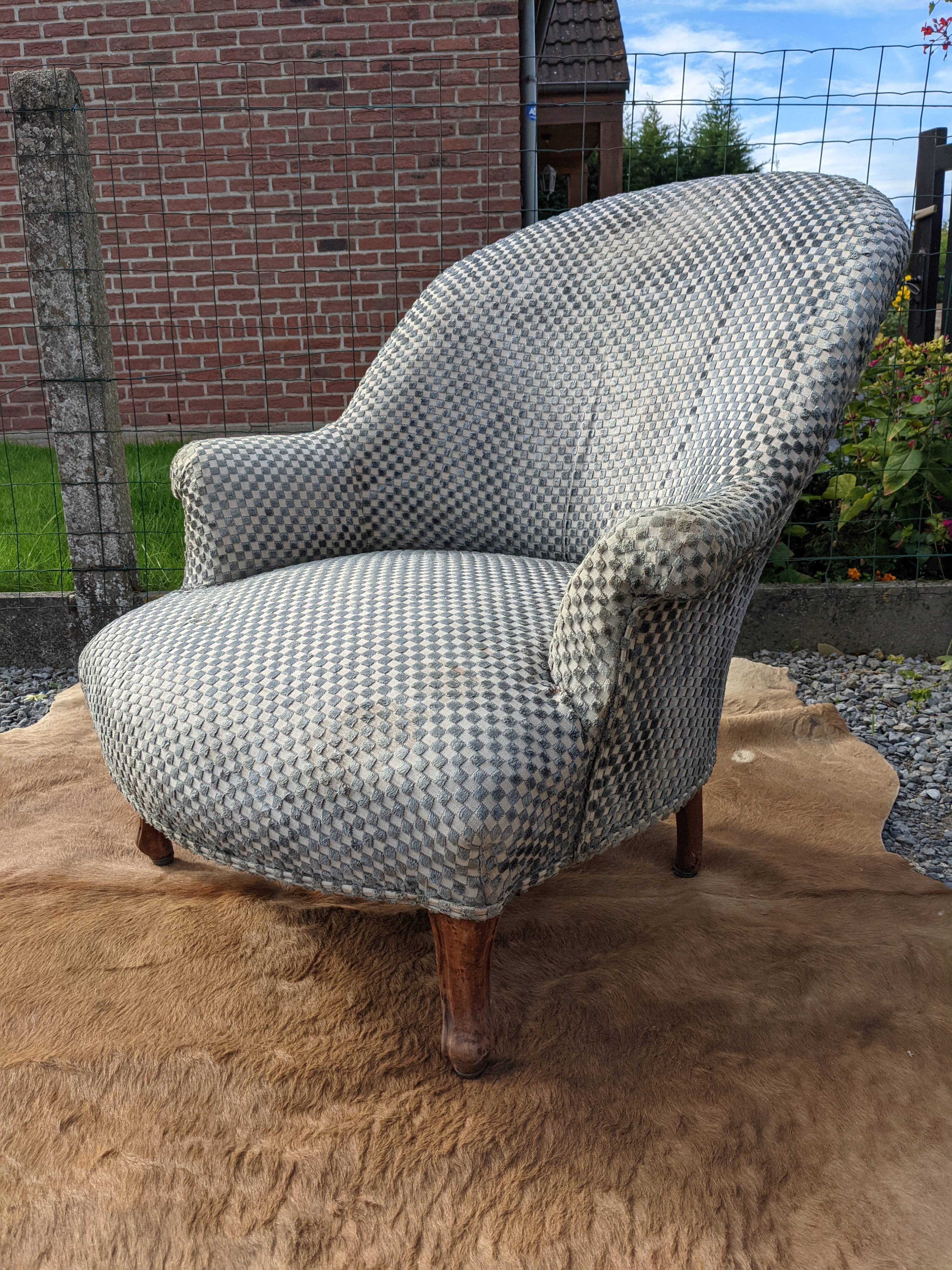Toad armchair