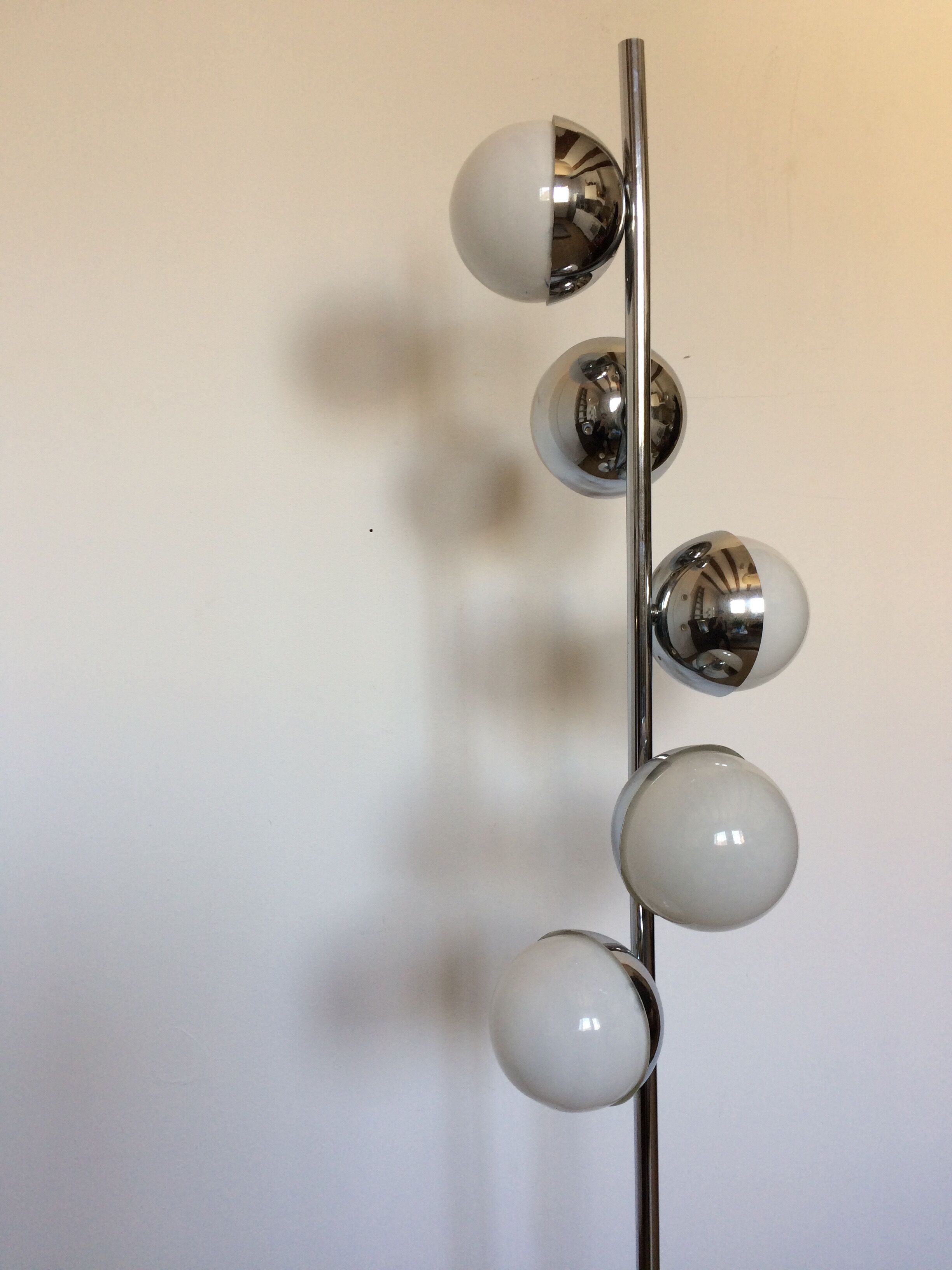 Lampadaire spirale chromé, design 70