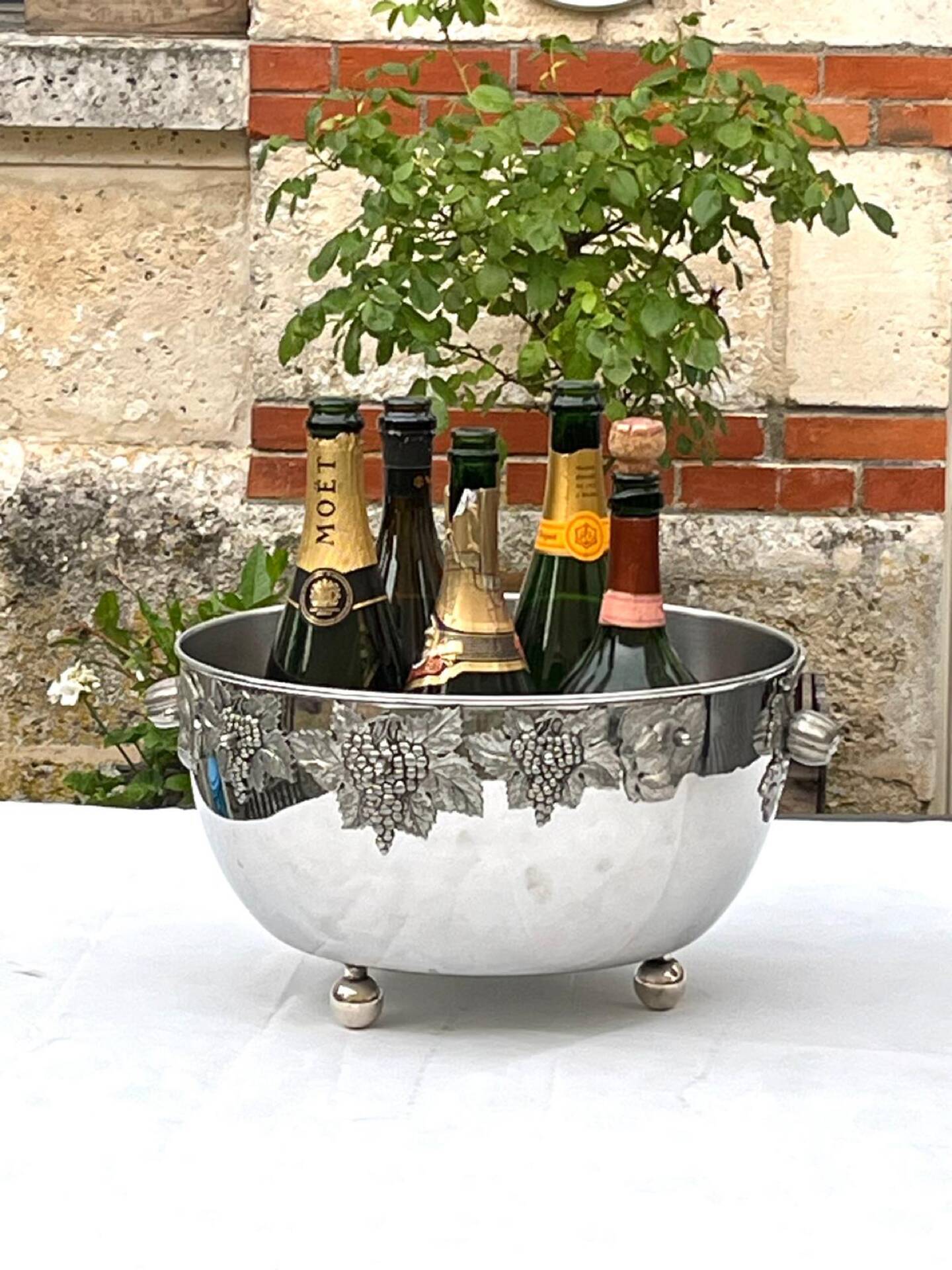 Vintage Italian Silver-Coloured Champagne Bath on Ball Feet