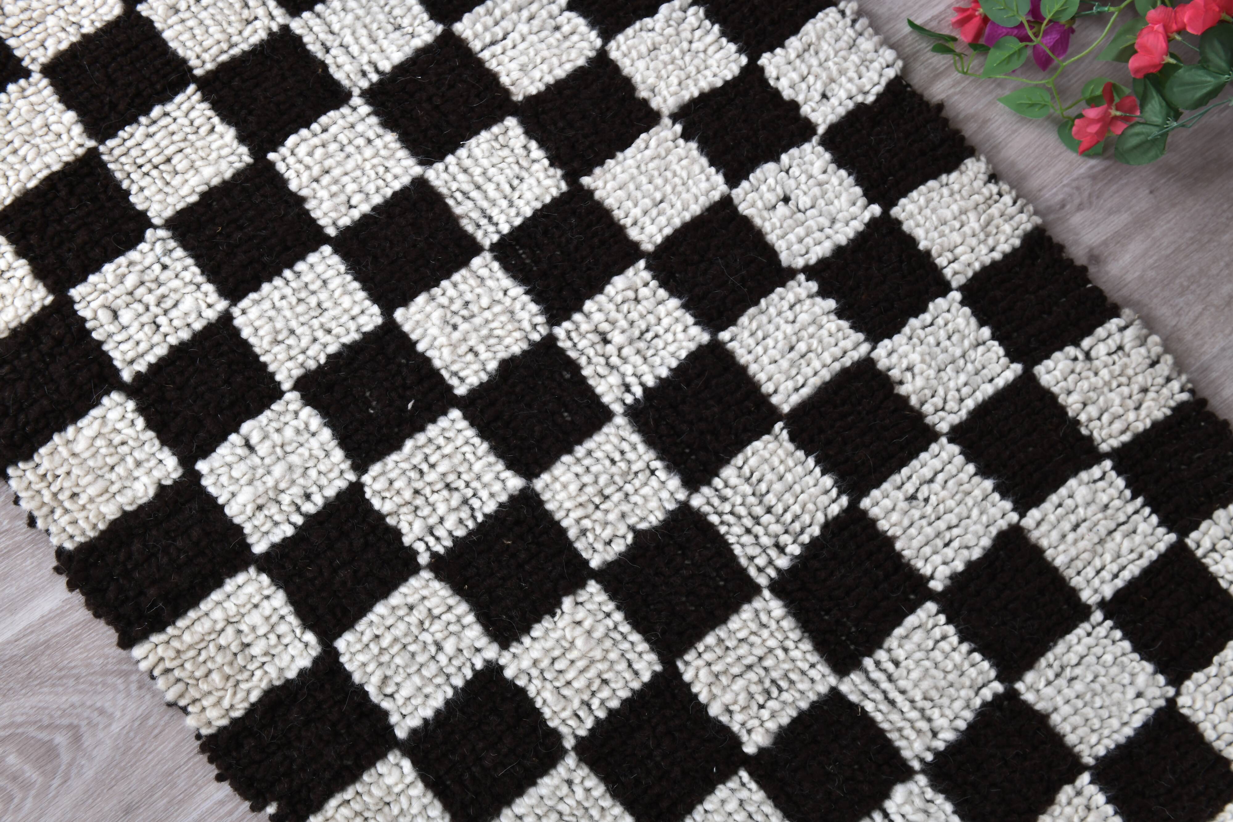 2x10 Checkered Moroccan Runner Rug 70x302Cm SK 242433