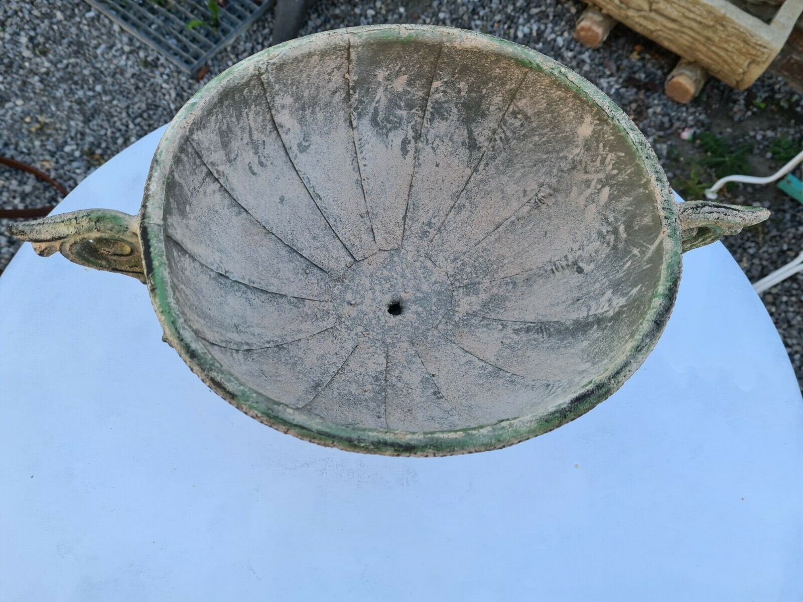 Medici vase in patinated iron