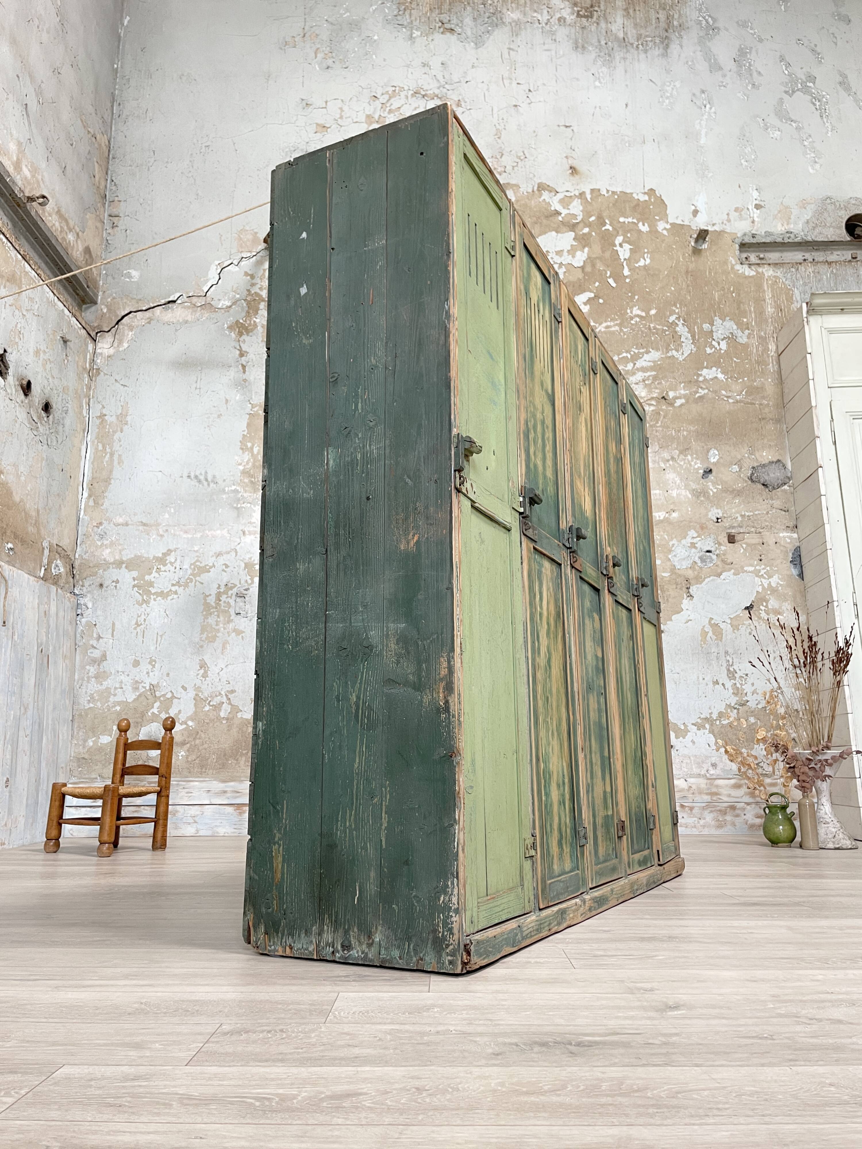 5-door cloakroom in patinated wood