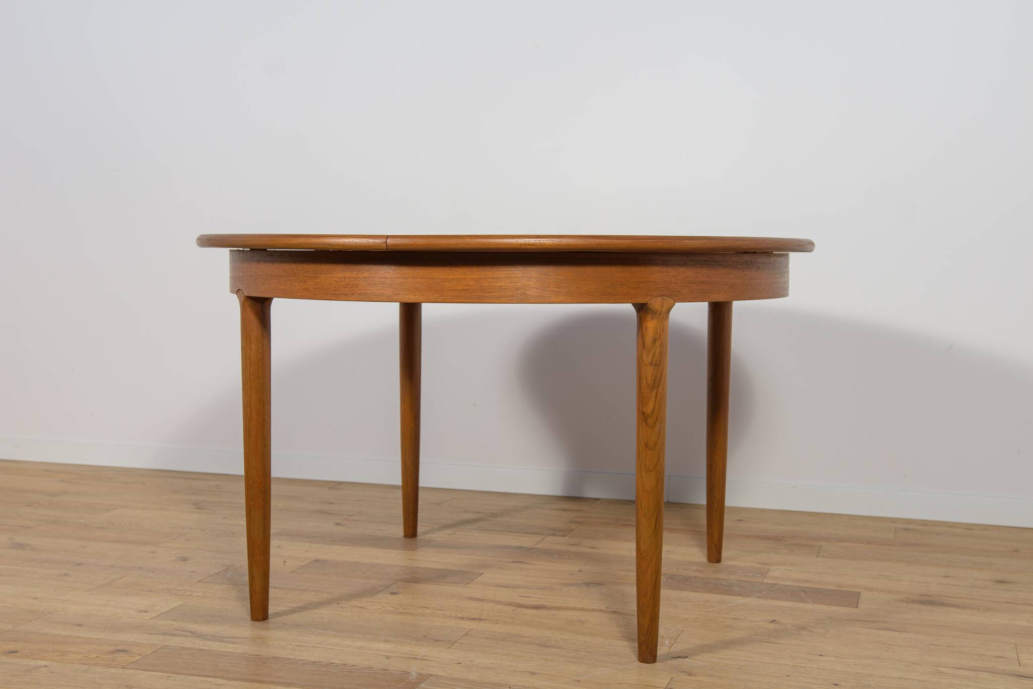 Mid-Century Round Teak Extendable Dining Table, United Knigdom, 1960s