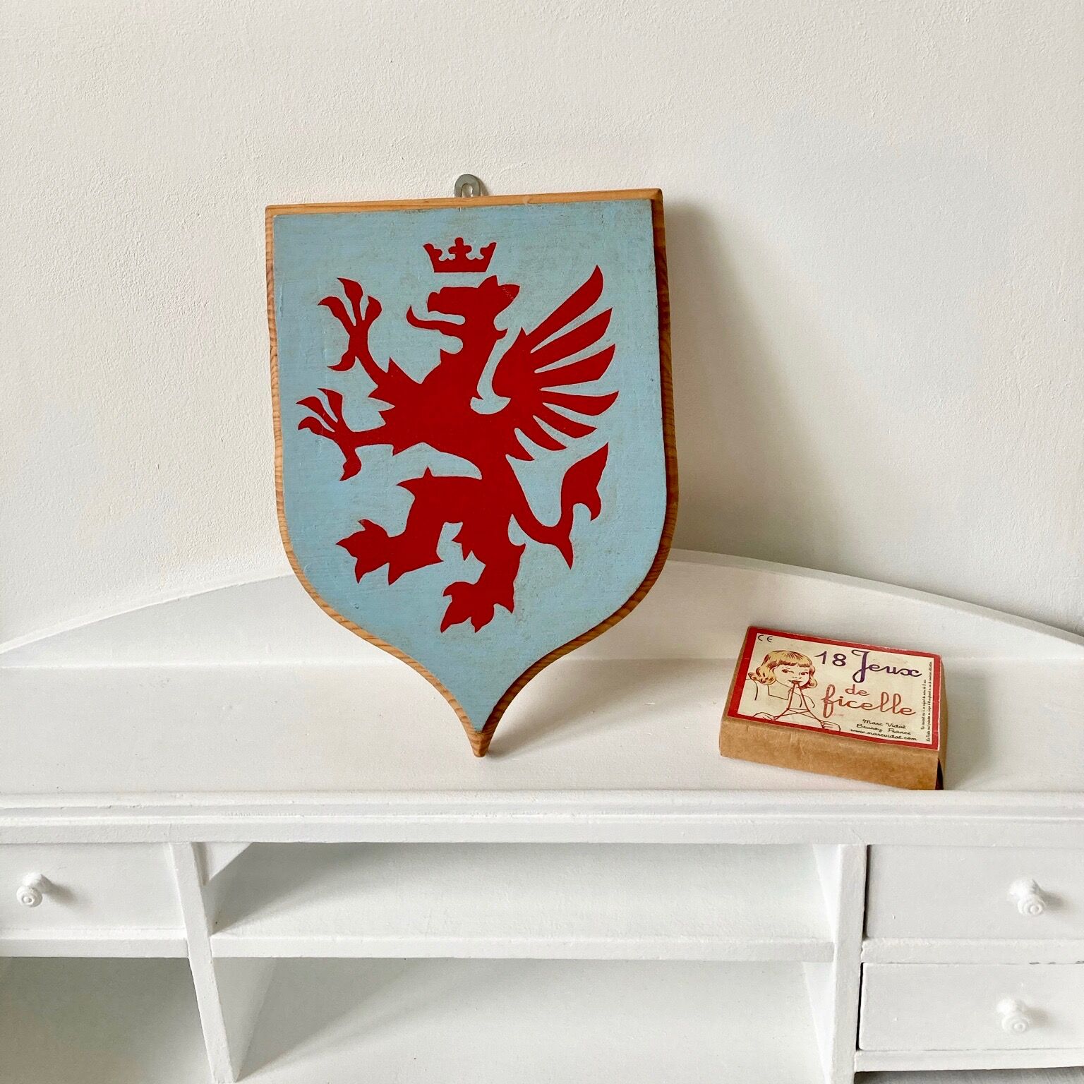 Blason écusson en bois décoration murale enfant