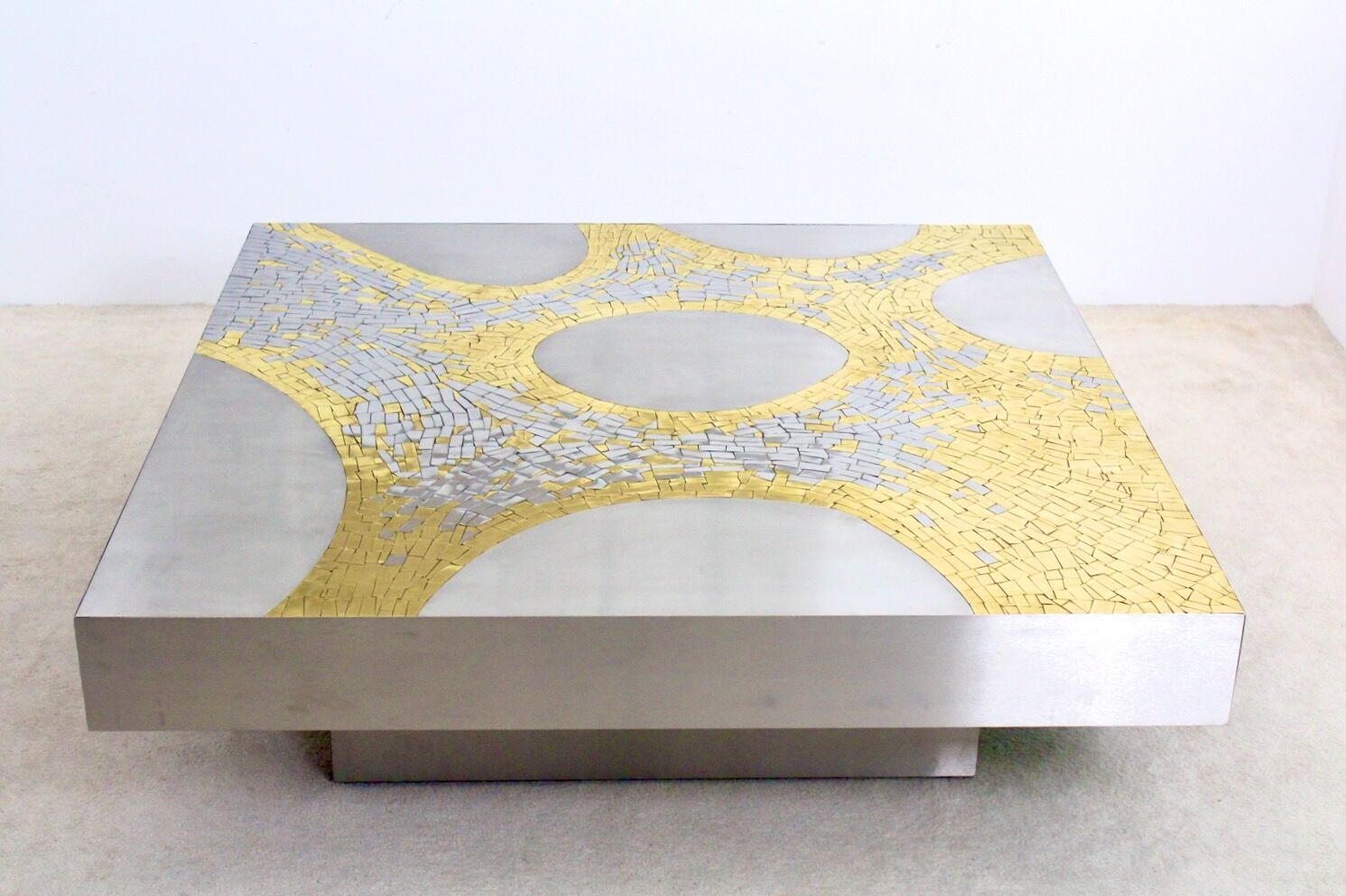 Table basse en acier inoxydable et laiton par Jean Claude Dresse