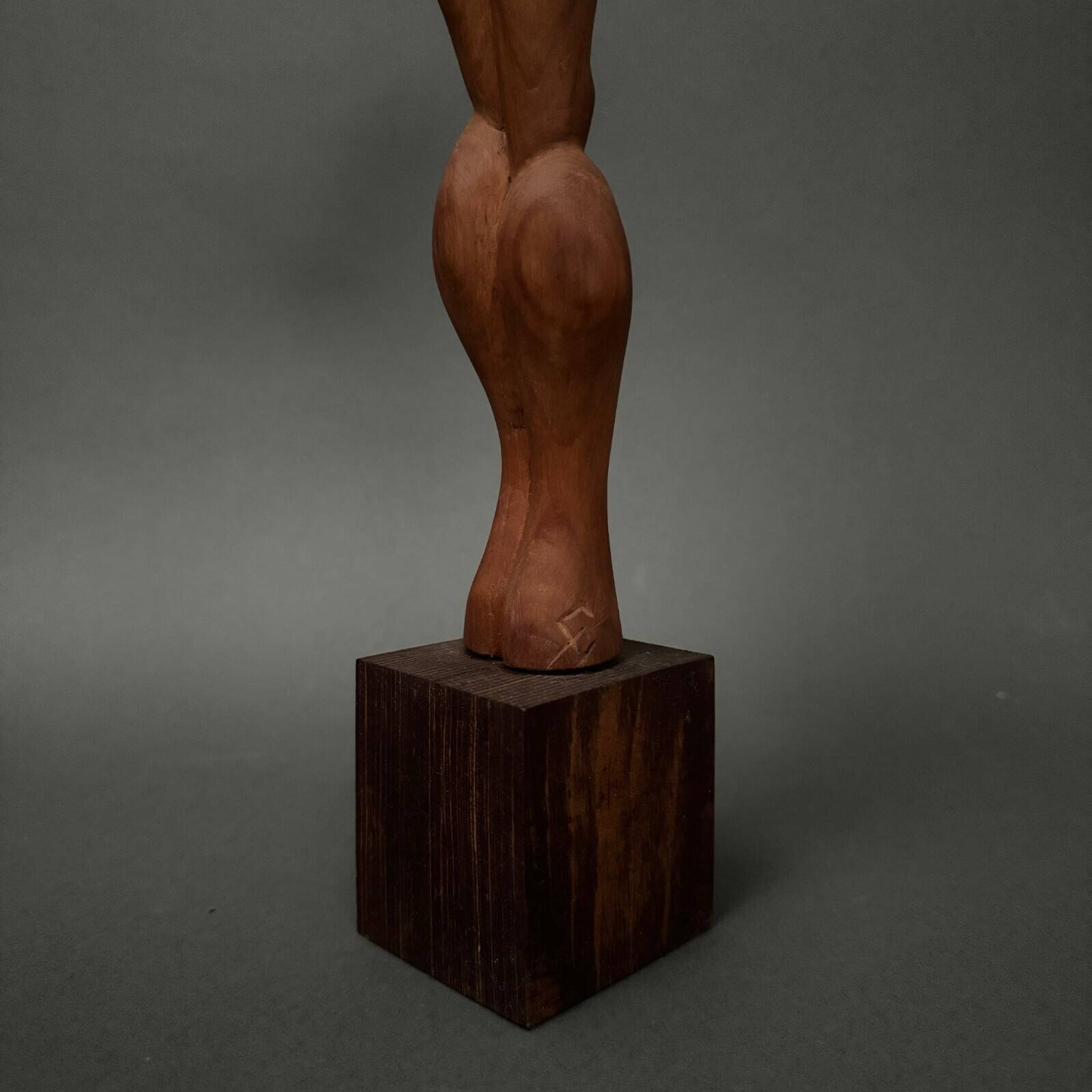 Carved wooden sculpture of a woman by Calin Hentea, 20th century