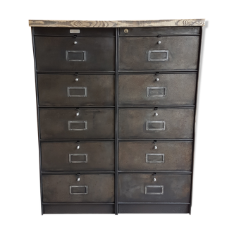 Industrial furniture with roneo valves