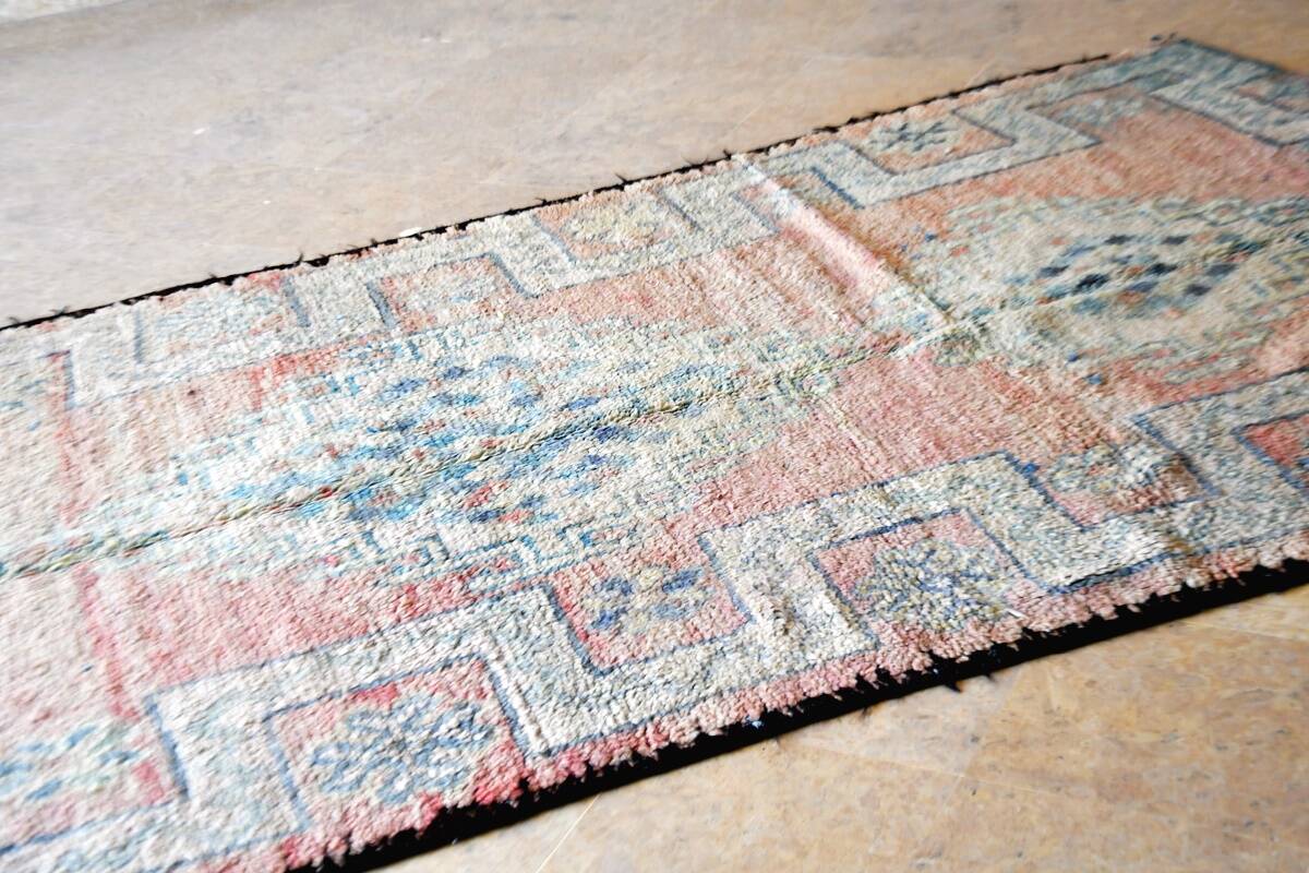 Vintage Moroccan Berber rug Boujaad 305 x 140 cm