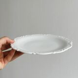 7 assiettes anciennes en porcelaine blanche