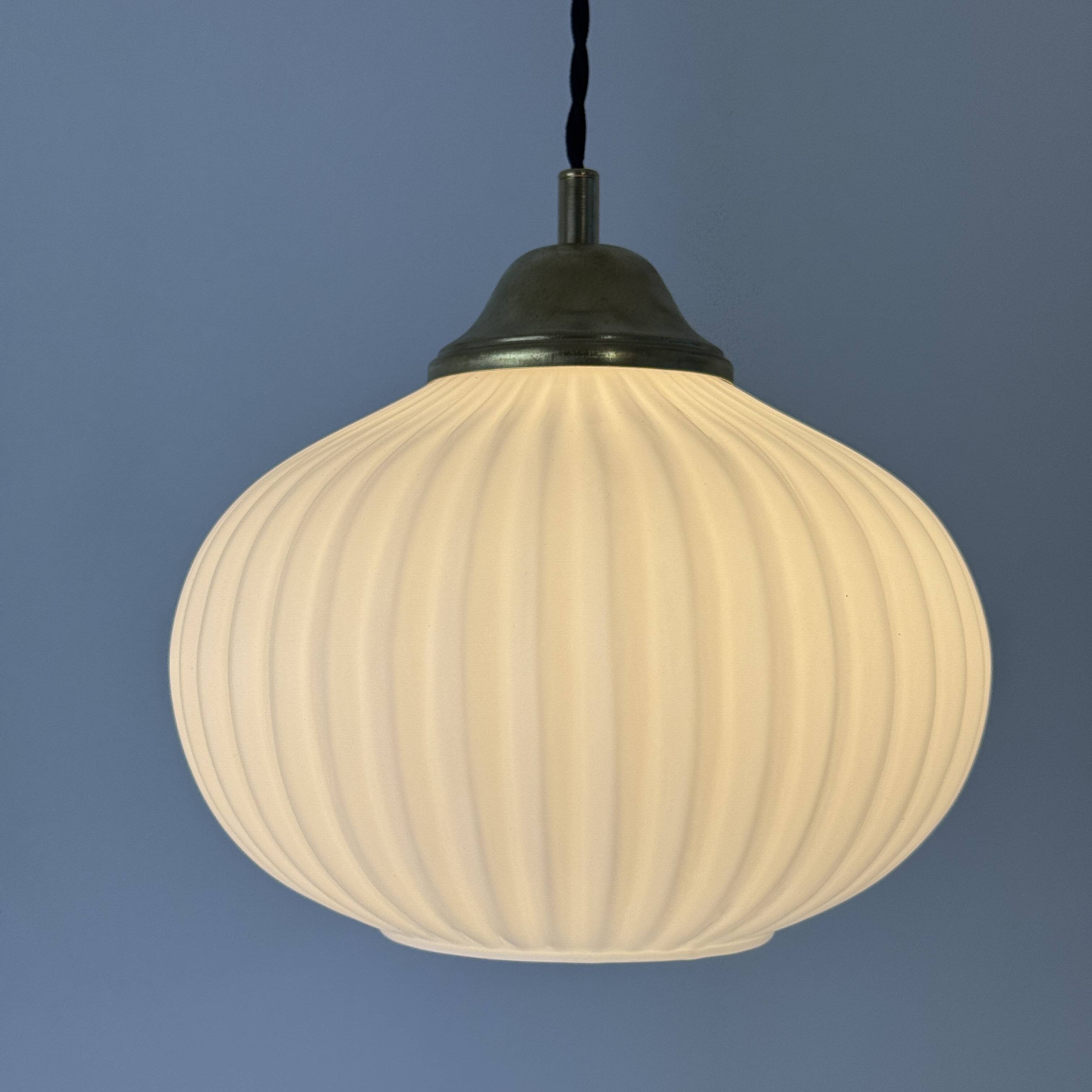 Vintage fluted opaline suspension light