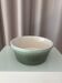 Bol de service en grès scandinave vintage – Vert mousse et ivoire – Milieu du siècle