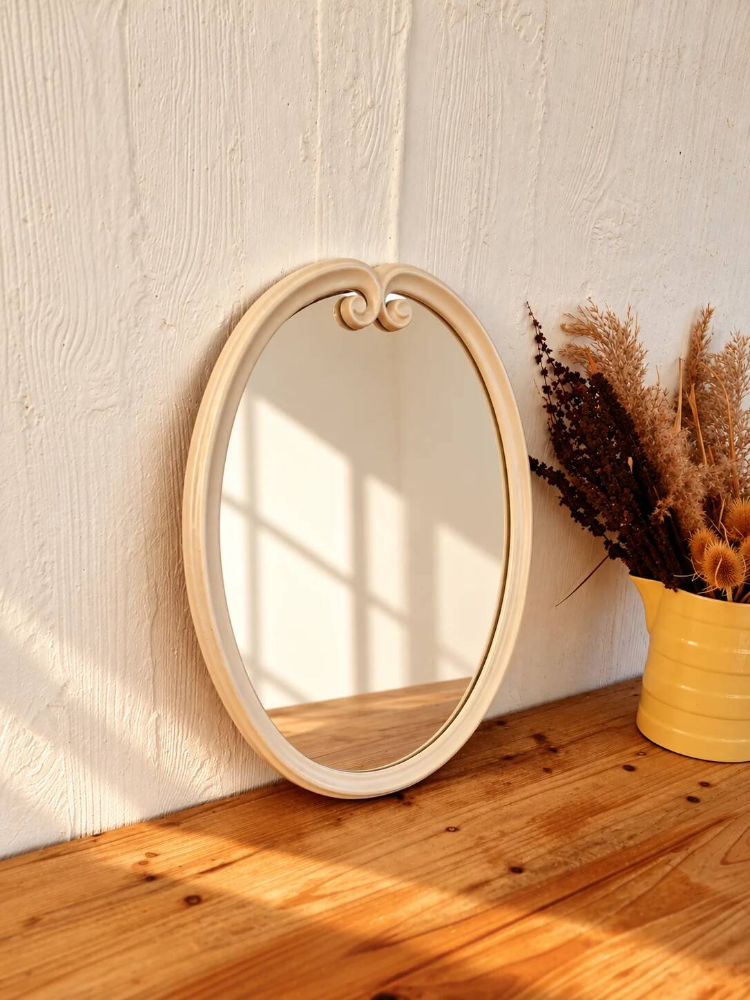 Grand miroir ovale vintage en métal émaillé blanc