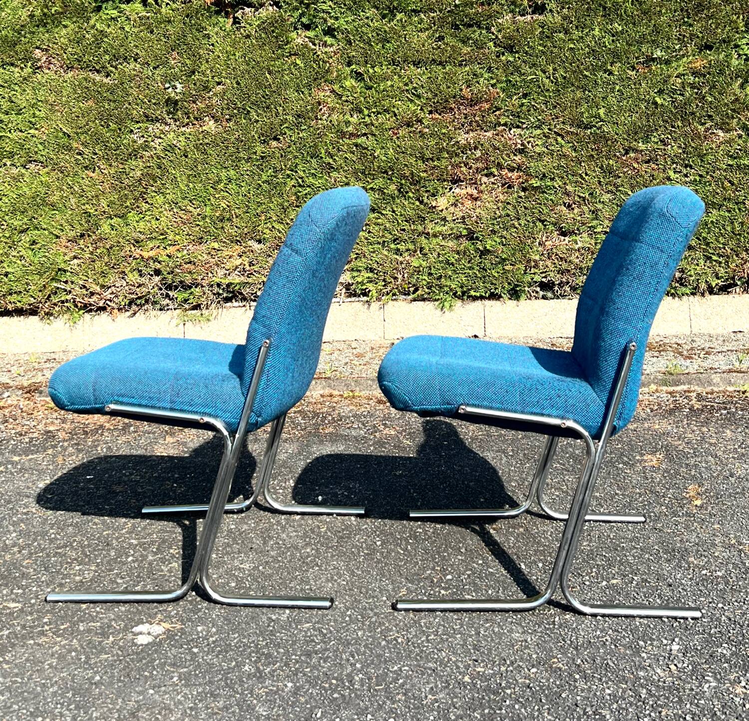 Pair of 70s Ronéo Vickers armchairs
