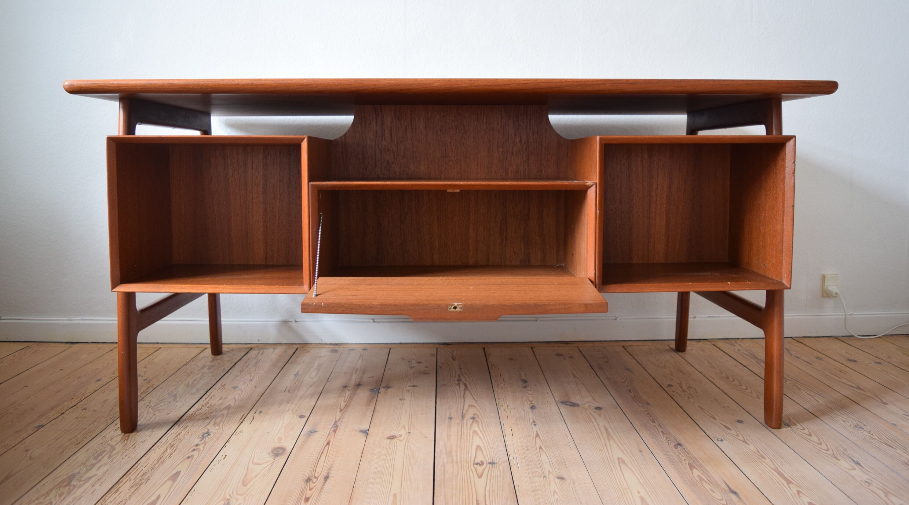 Danish model 75 desk by Gunni Omann 1960