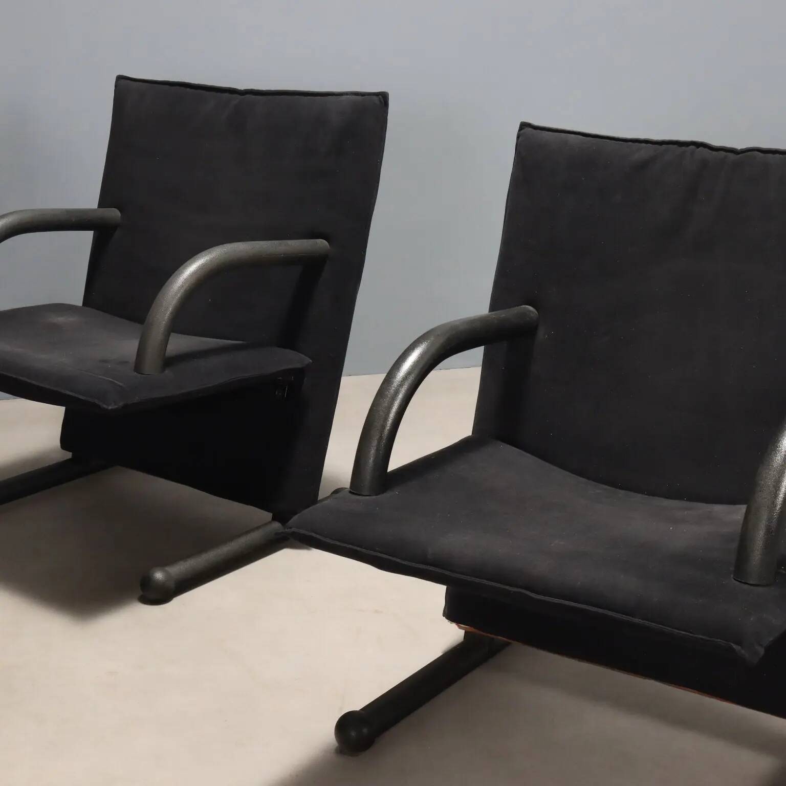 Artflex T Line armchairs designed by Burkhard Vogtherr in leather, Italy, 1980s.