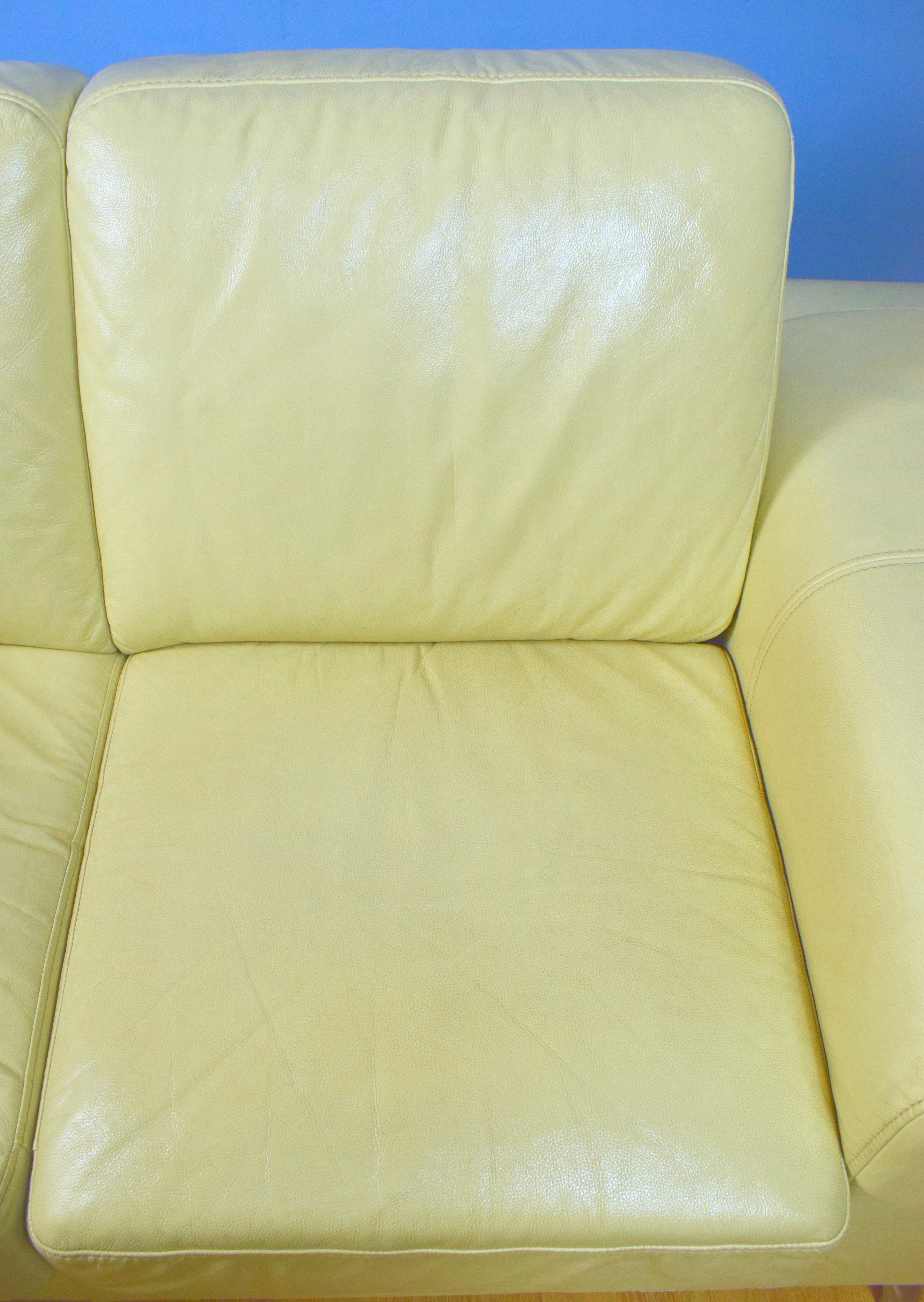 Mid Century Retro Italian Cream Leather 2 Seat Sofa Settee Couch by Moroso 1980s