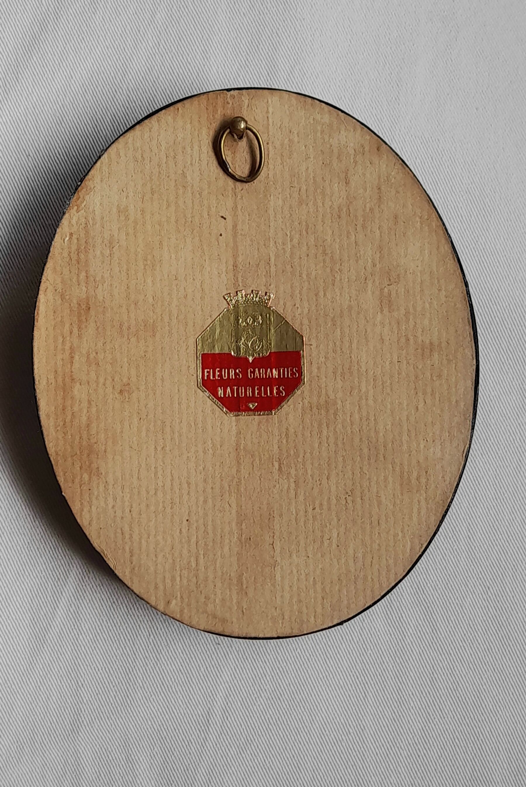 Oval frame dried flower