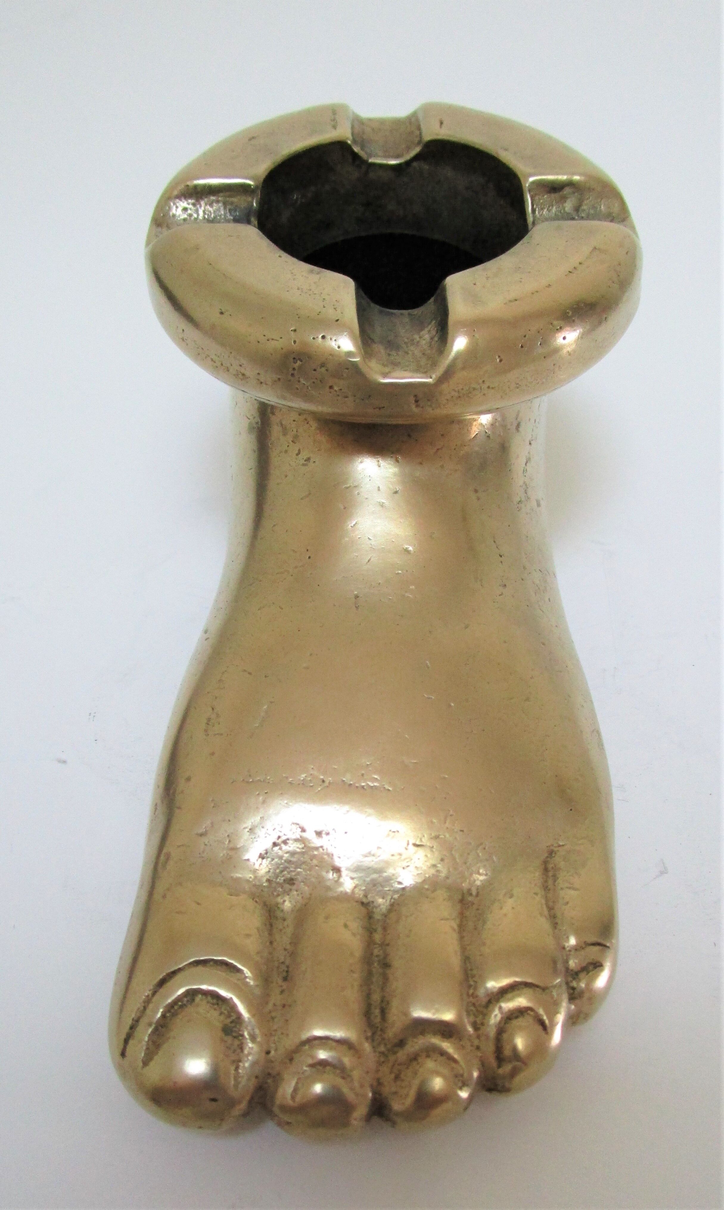 Anthropomorphic ashtray solid brass foot design 70s