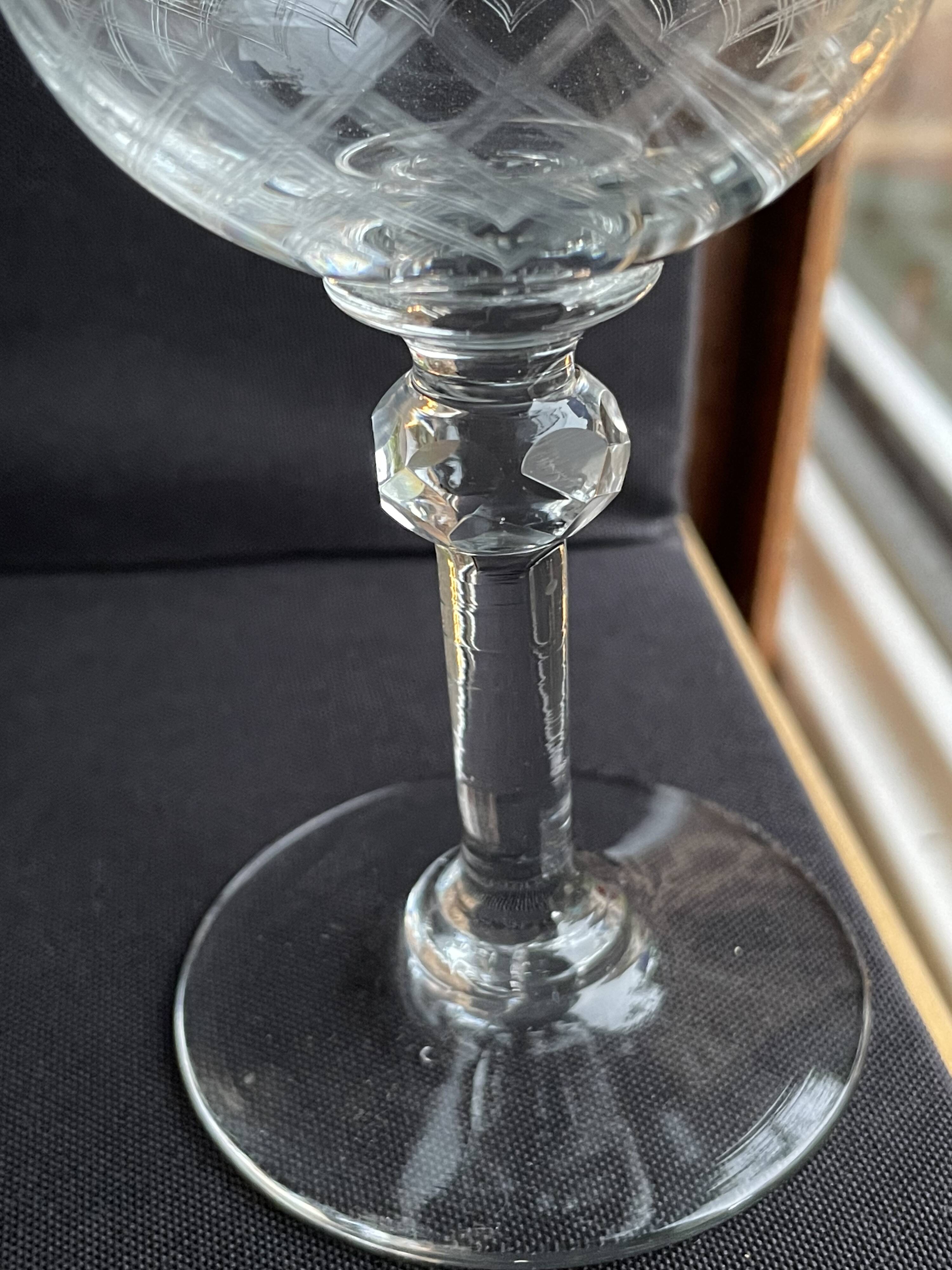 7 wine glasses – Blown, cut and guilloché glass
