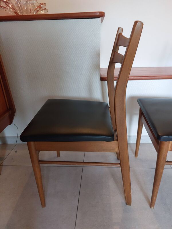 2 chaises scandinaves
