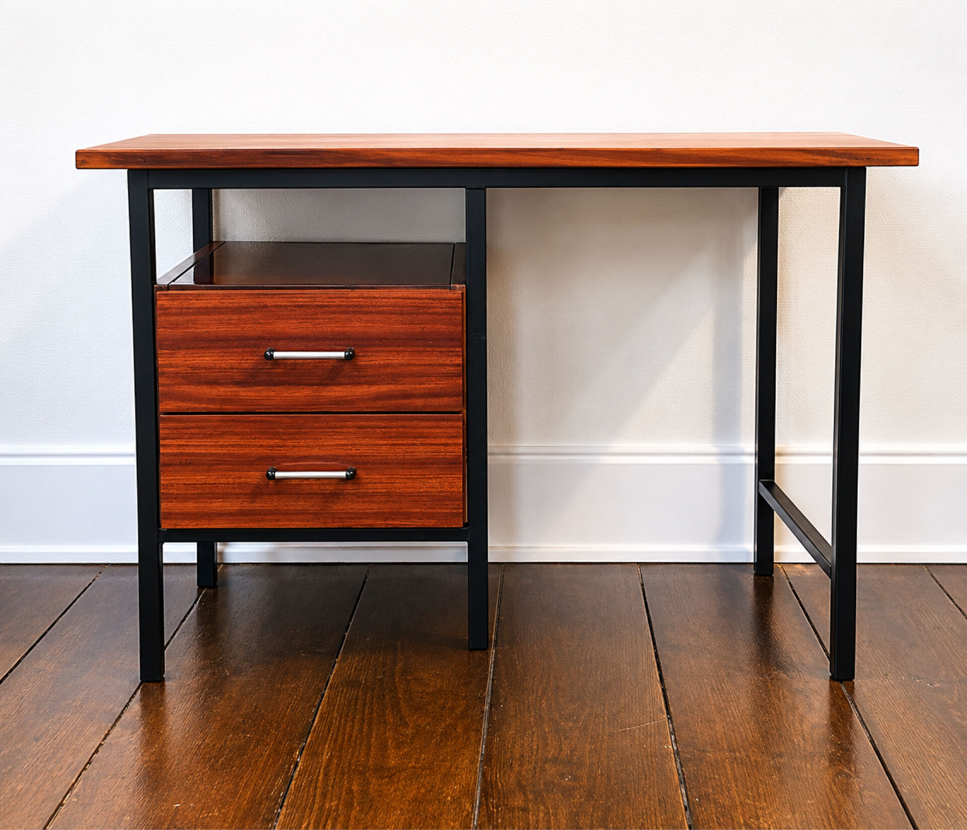 Modernist desk from the 50s-60s in wood and metal, reversible drawer unit.