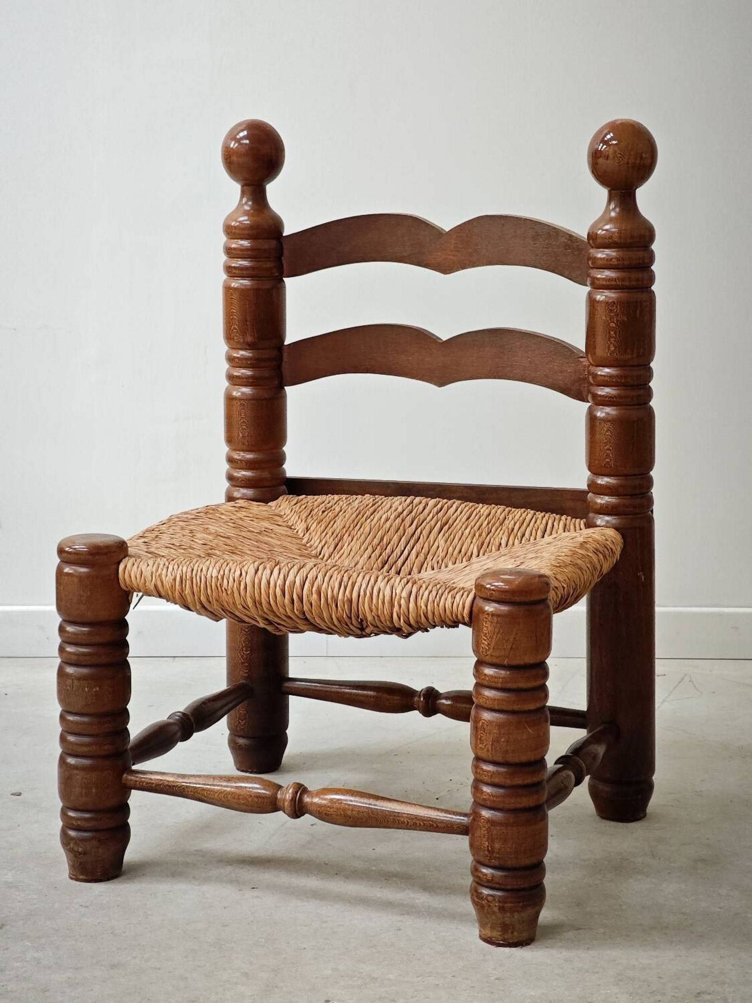 Petite chaise Charles Dudouyt bois et paillage