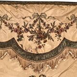 Bedspread converted into silk door with rich decorations embroidered in cinnamon, nineteenth