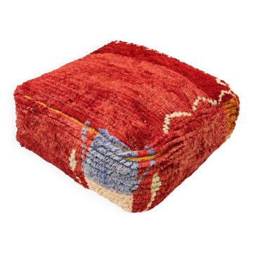 Vintage Berber pouf in natural red wool – unique piece