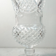 Vase en cristal taillé main sur piédouche