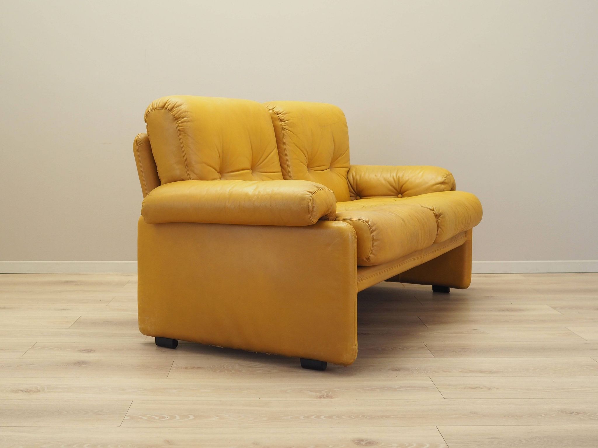 Yellow leather sofa, Italian design, 1960s, manufacturer: B&B Italia, design.