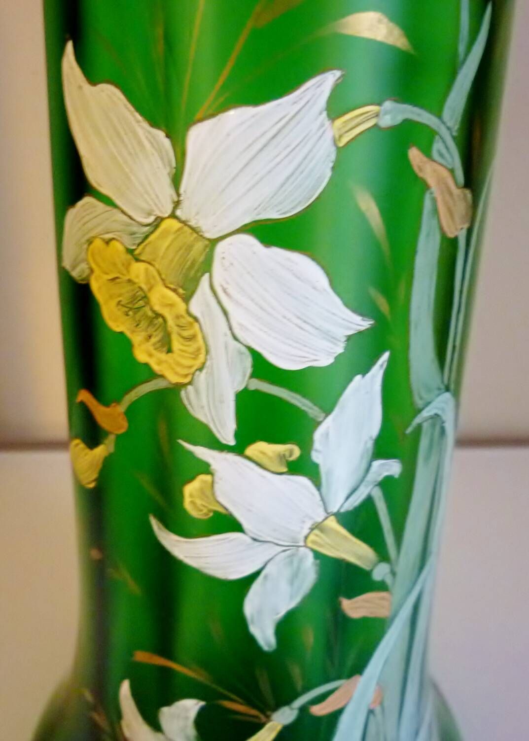 Vase with daffodils in blown glass, enameled, gilded, Legras Montjoye workshops, art nouveau