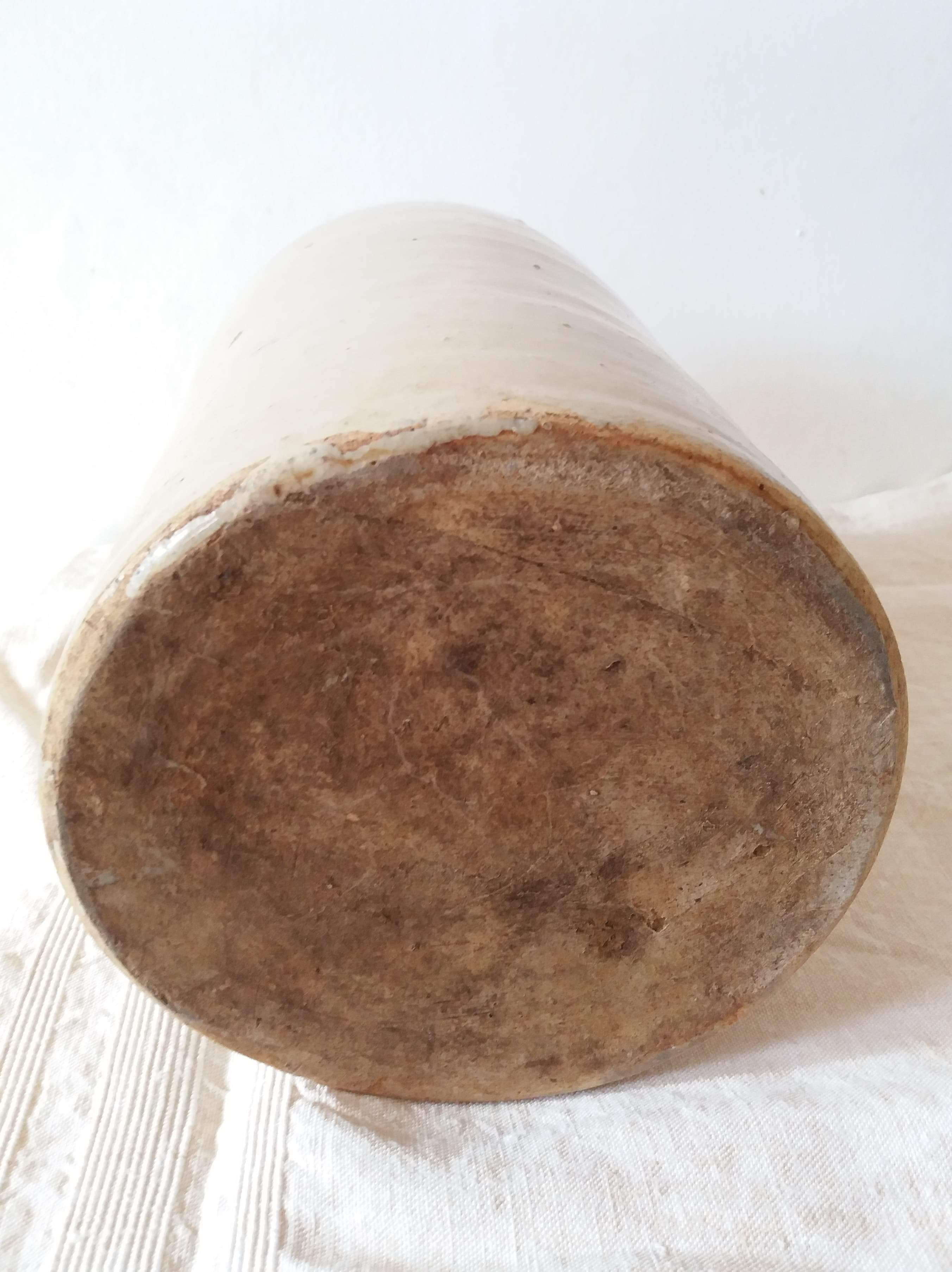 Canned pot in glazed sandstone