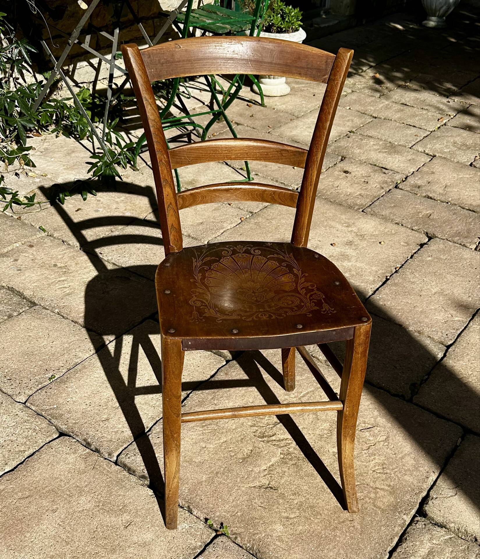 Chaise de bistrot ancienne