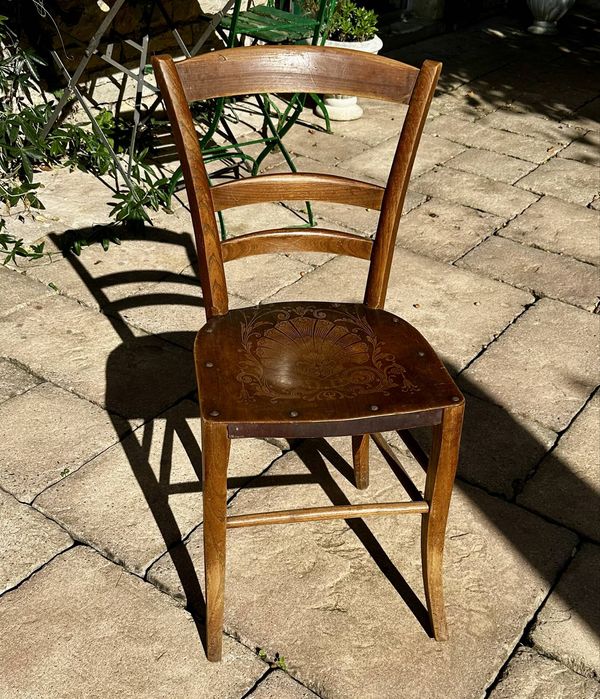 Chaise de bistrot ancienne