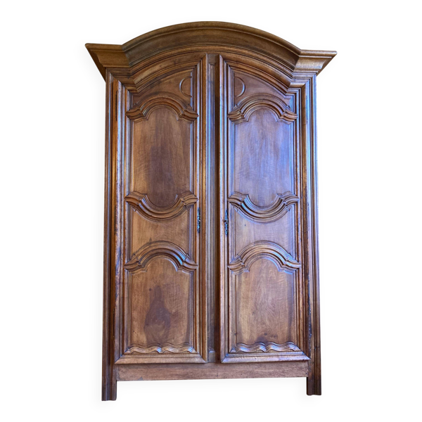 Armoire versaillaise en noyer, XVIIIe siècle