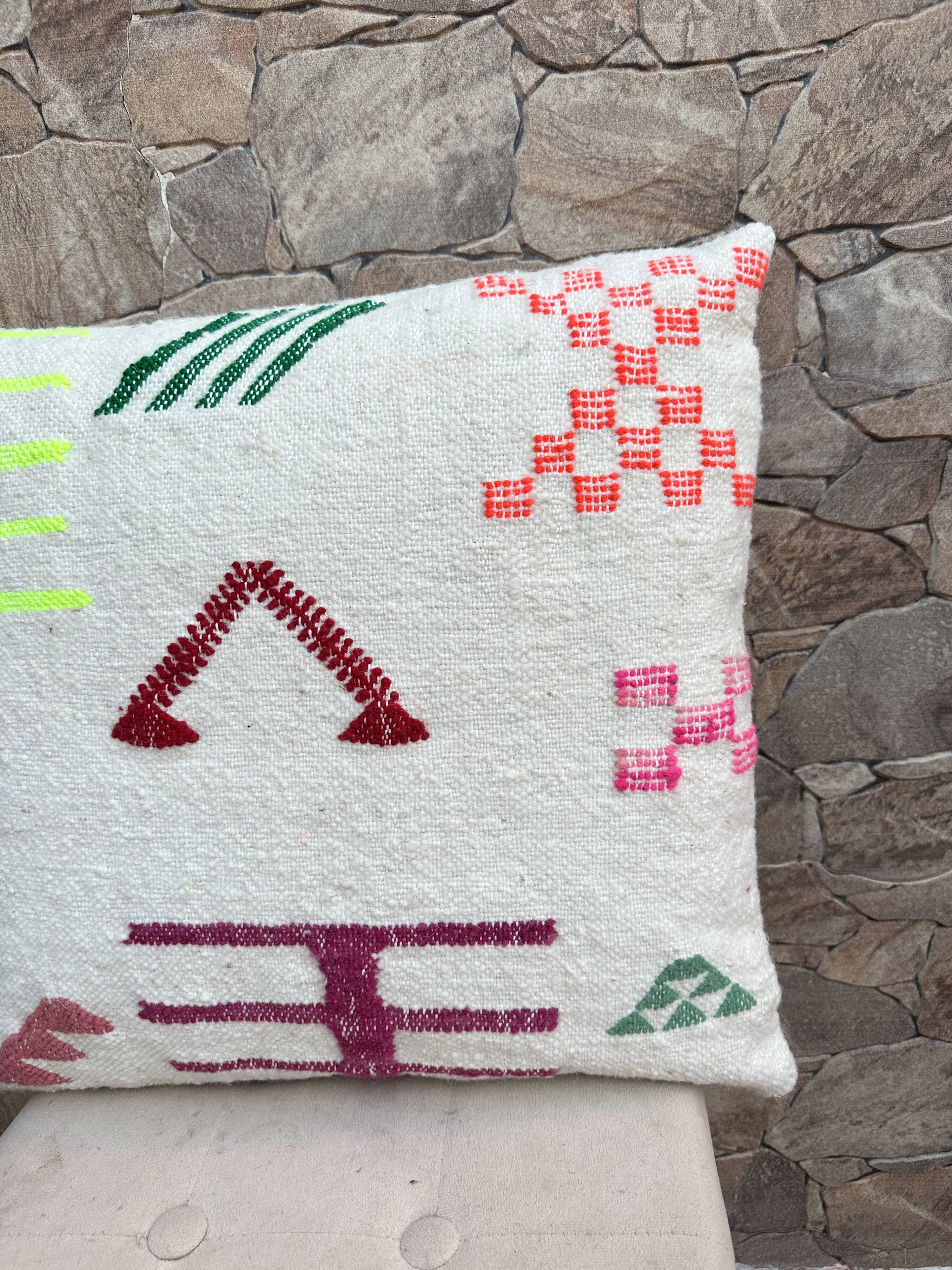 Handmade Berber wool cushion: Moroccan Kilim cushion (45x45cm)