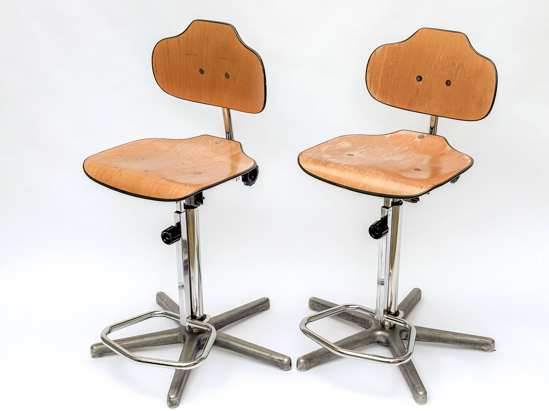 Paire de Chaises d’Atelier Vintage WERK SITZ – Icônes Industrielles