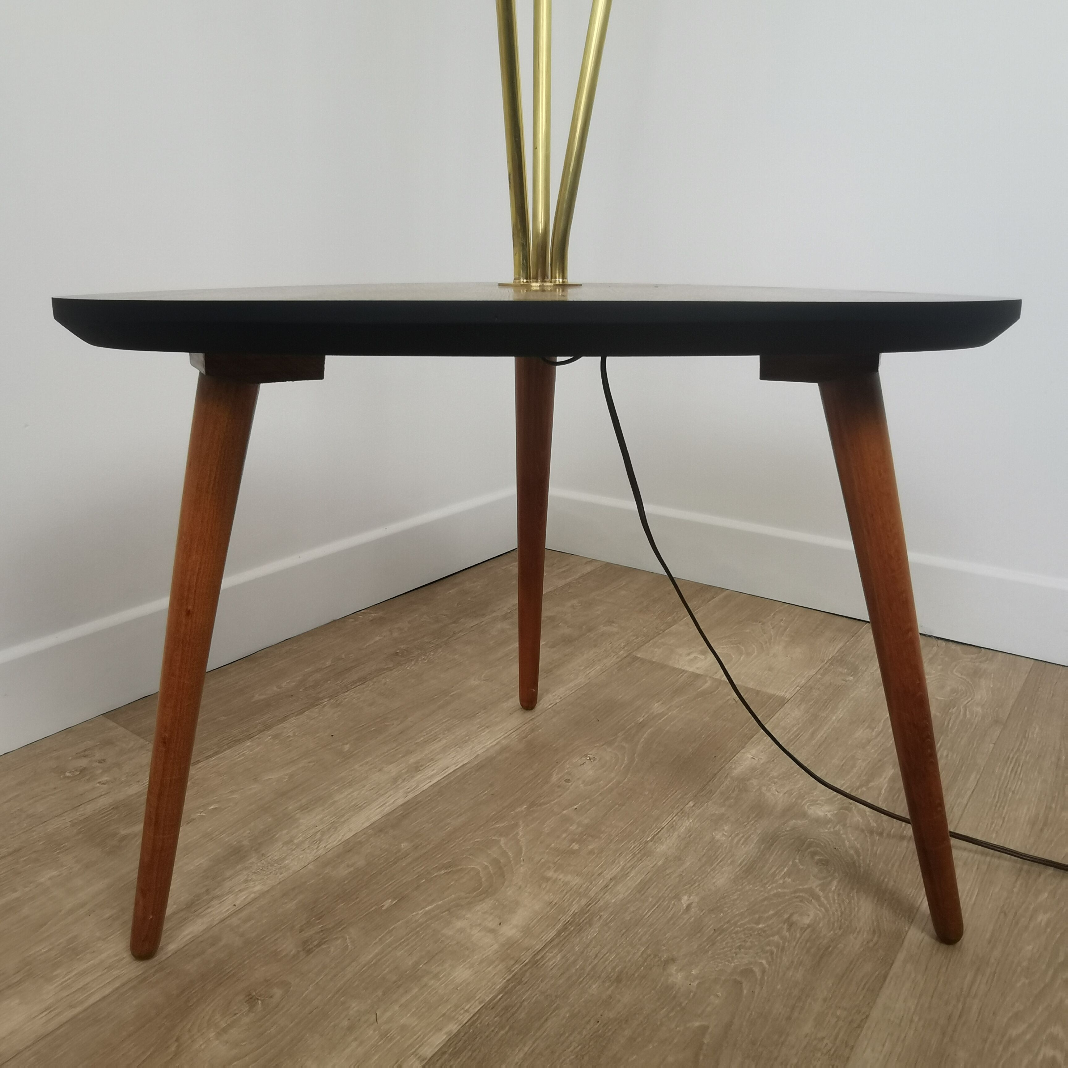 Lampadaire tripode avec tablette 60