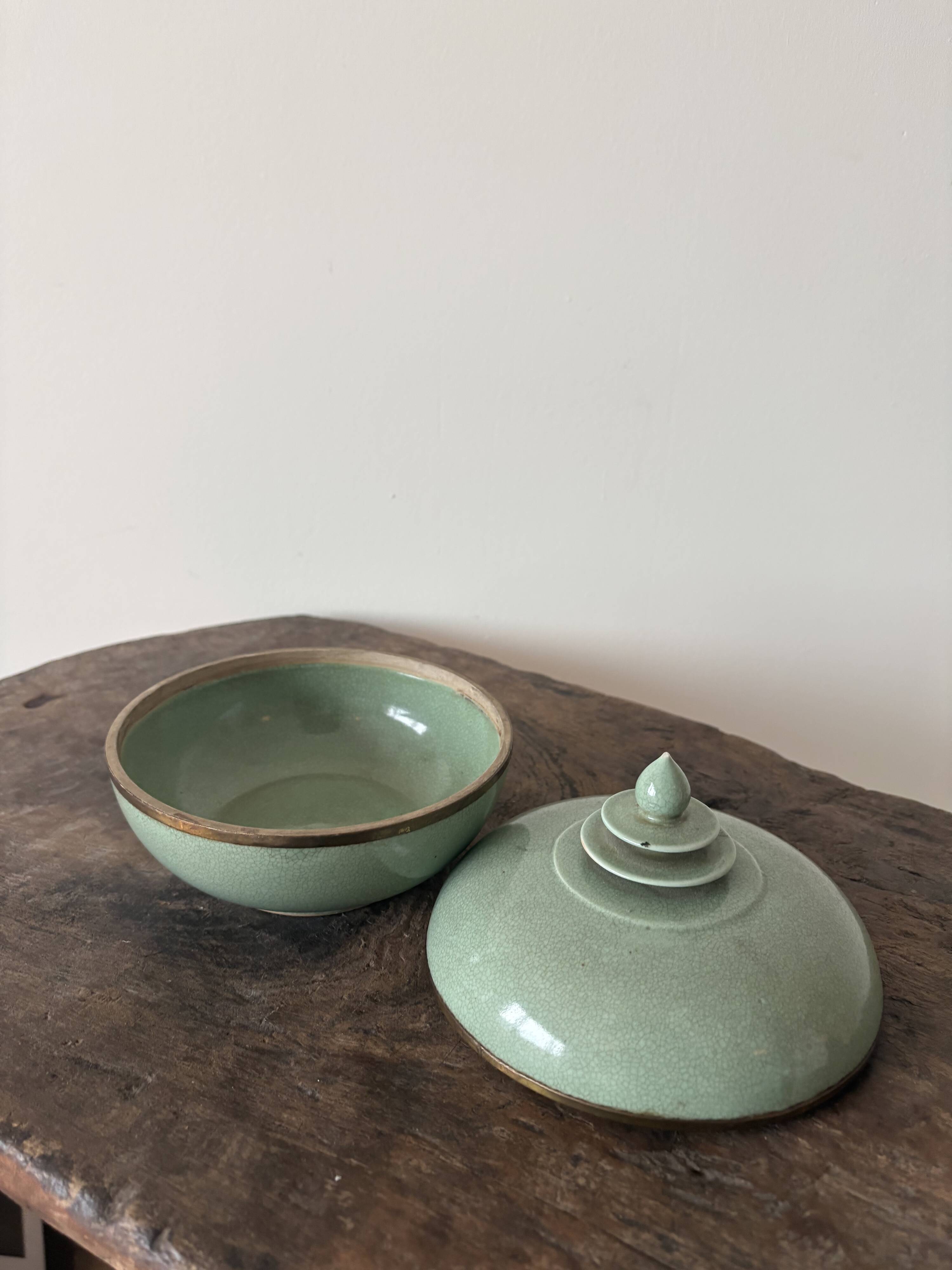Mooie oude jade achtige blauwe groene keramische pot