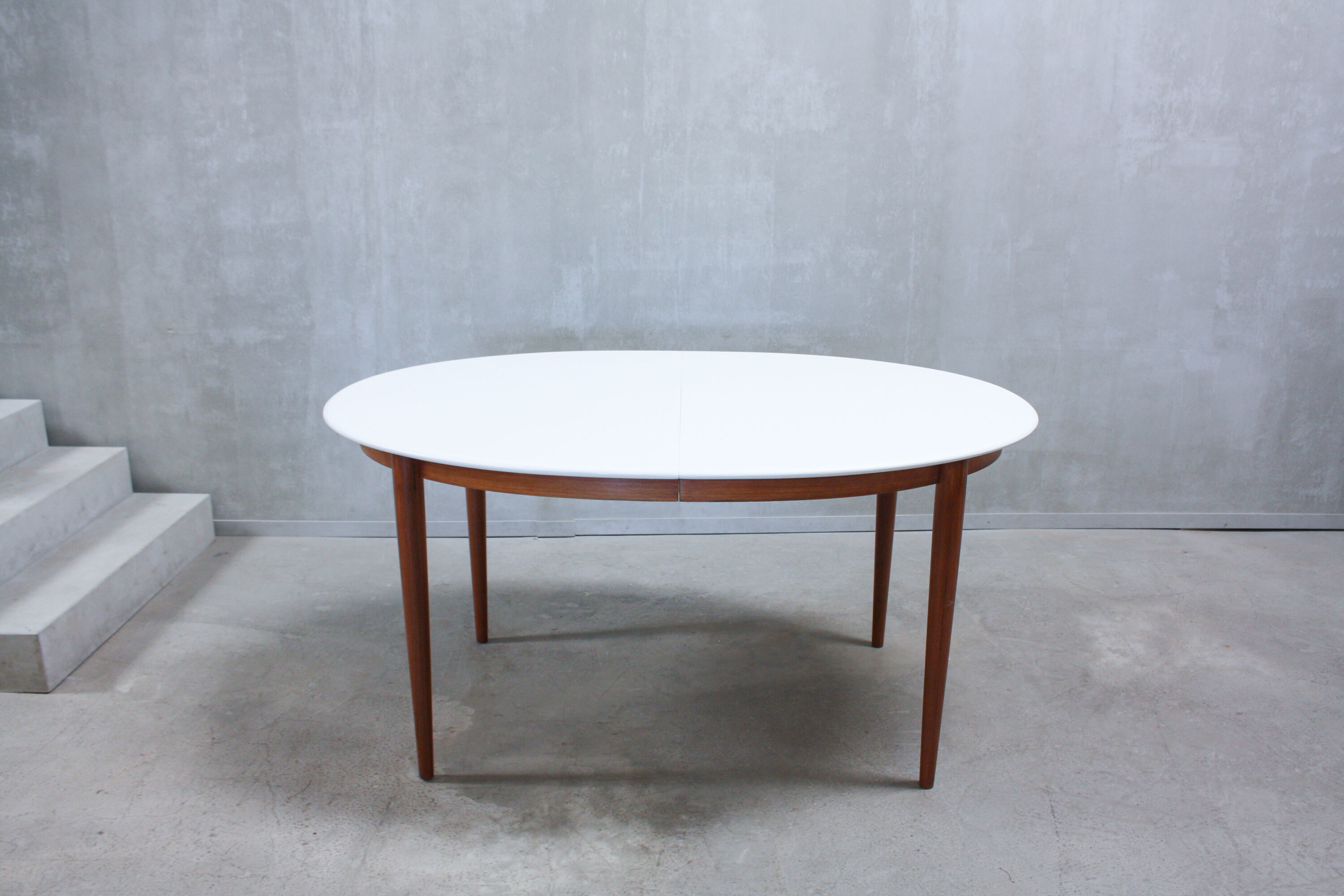 Vintage oval dining table, 1960